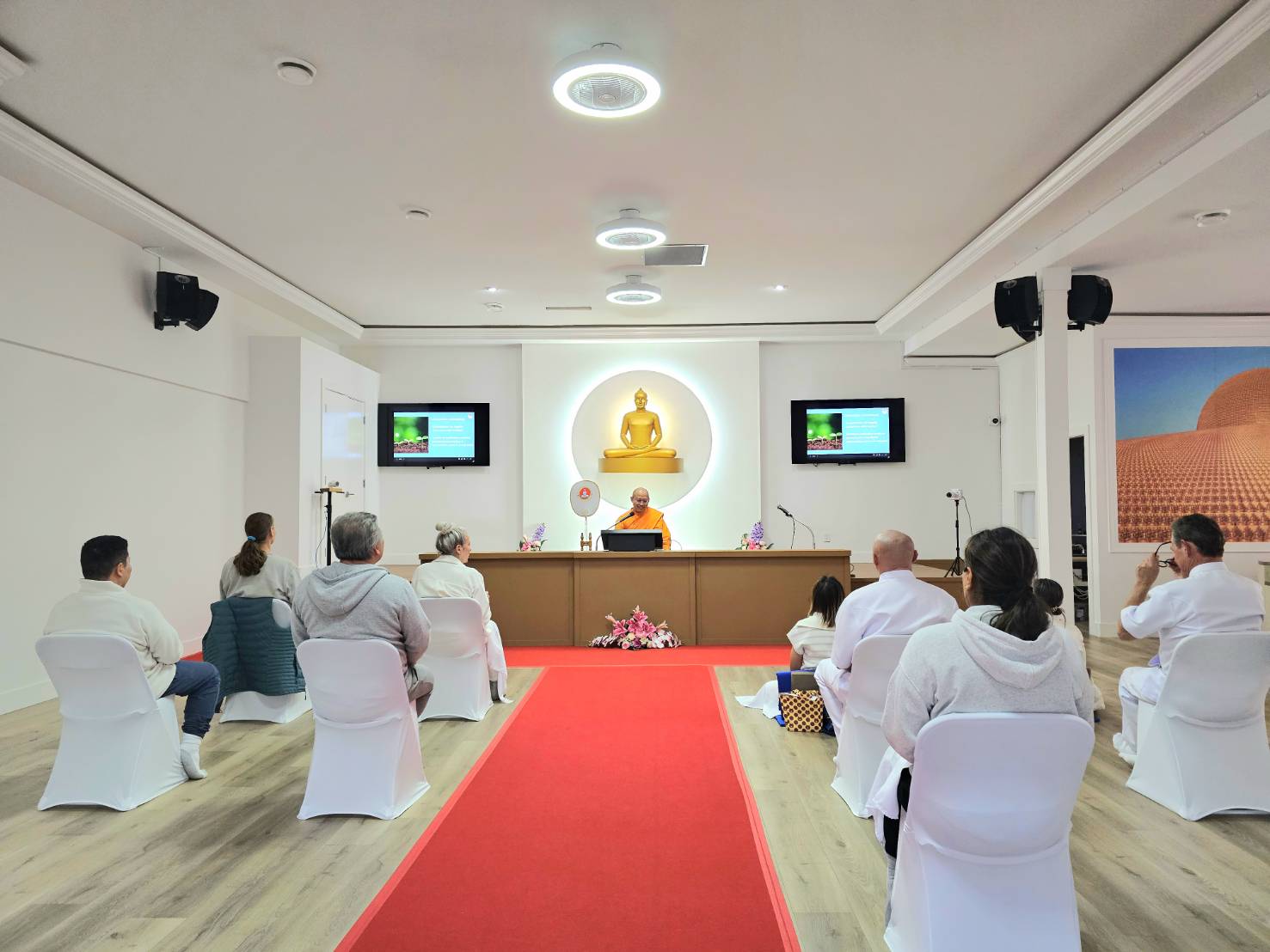 วัดพระธรรมกายแวนคูเวอร์ จัดกิจกรรมฝึกนั่งสมาธิให้กับชาวท้องถิ่น