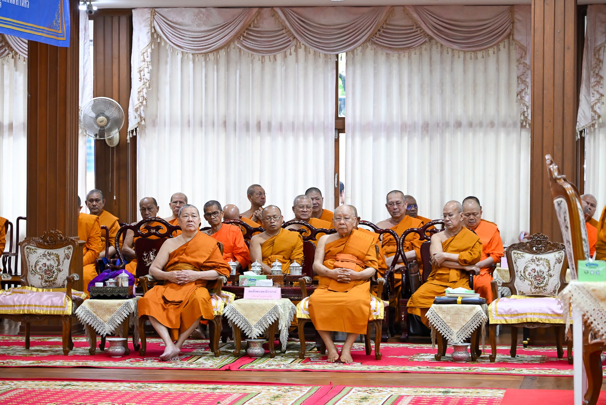 ประธานสมัชชามหาคณิสสร รับถวายกัปปิยภัณฑ์สนับสนุนการอบรมพระอุปัชฌาย์ จากเจ้าอาวาสวัดพระธรรมกาย