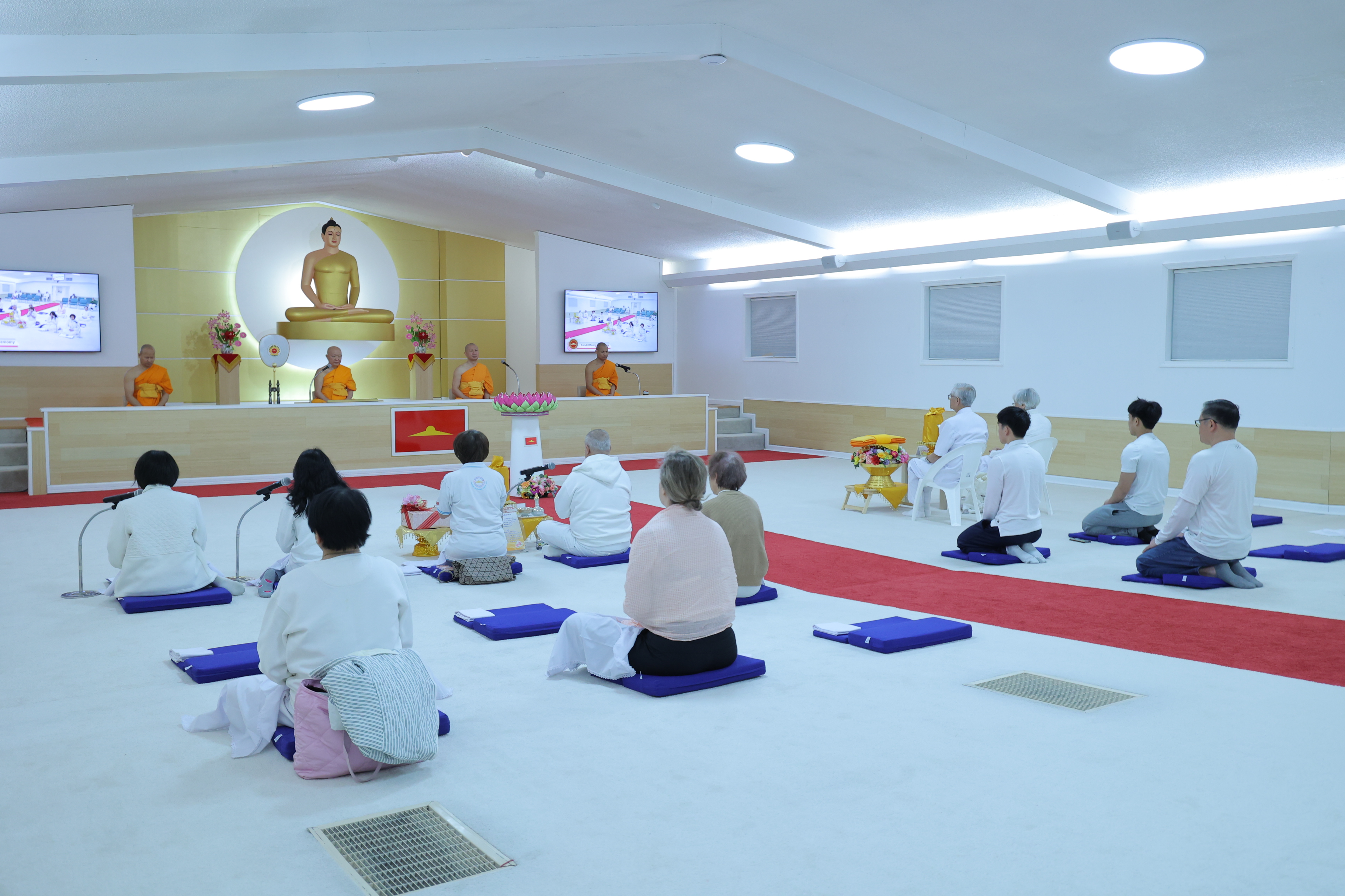 วัดพระธรรมกายจอร์เจีย จัดงานบุญวันอาทิตย์ และพิธีทอดผ้าป่าบำรุงวัด