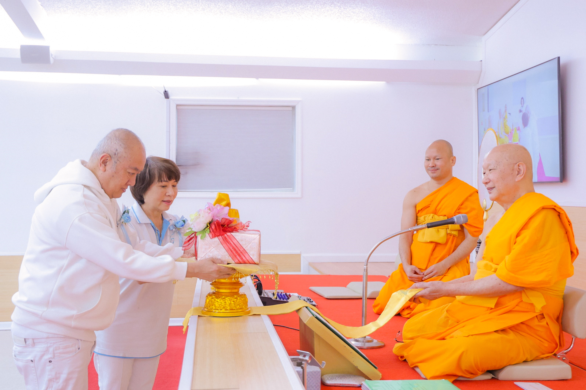 วัดพระธรรมกายจอร์เจีย จัดงานบุญวันอาทิตย์ และพิธีทอดผ้าป่าบำรุงวัด