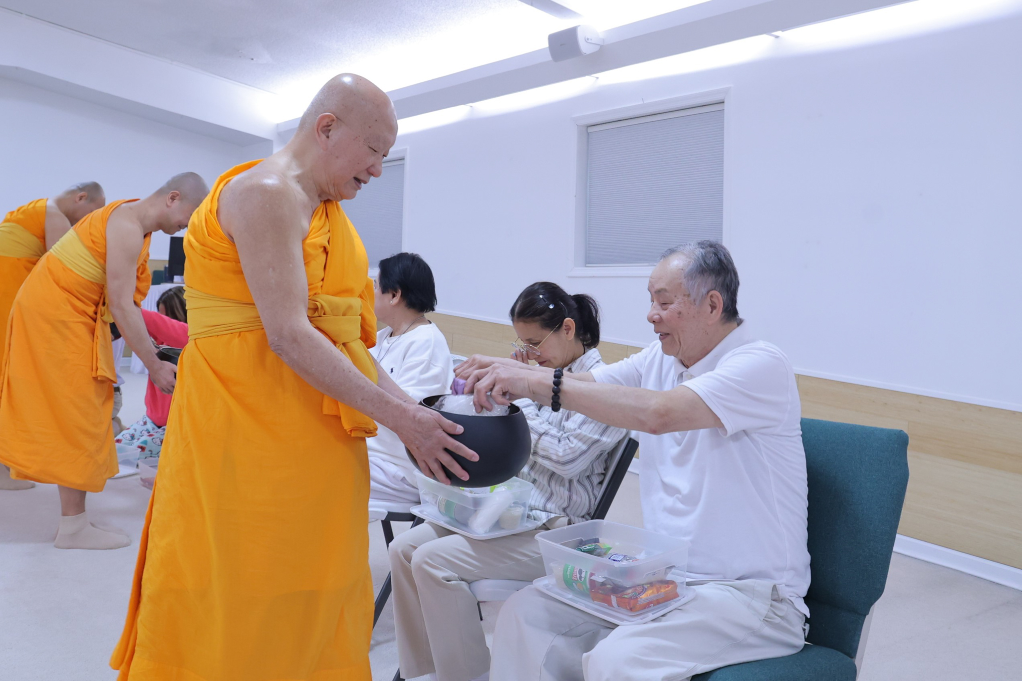 วัดพระธรรมกายจอร์เจีย จัดงานบุญวันอาทิตย์ และพิธีทอดผ้าป่าบำรุงวัด