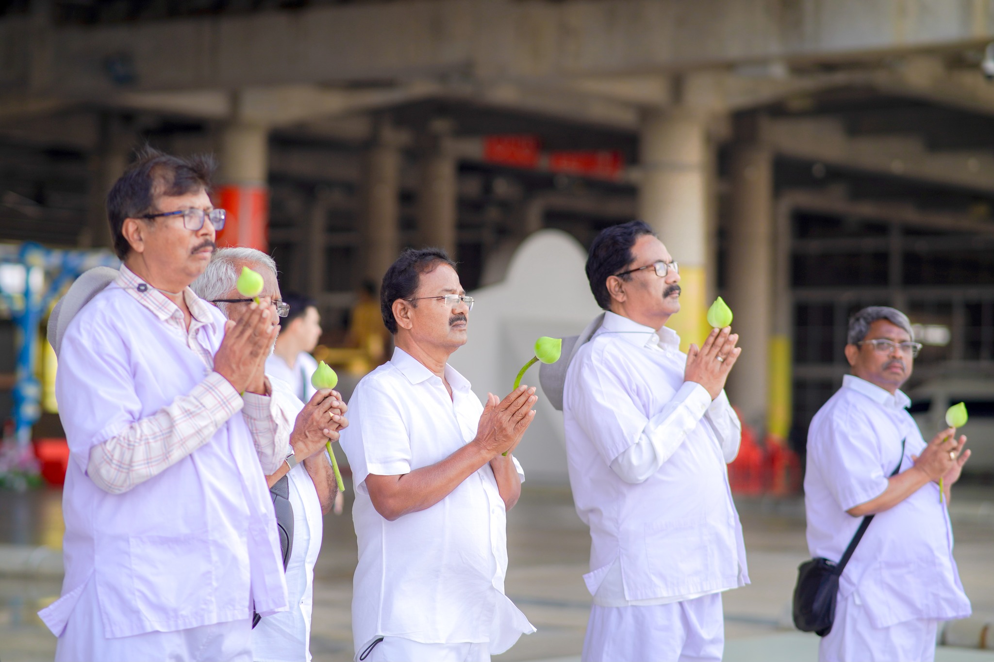 คณะชาวอินเดีย เดินทางมาเยี่ยมชมวัดพระธรรมกาย