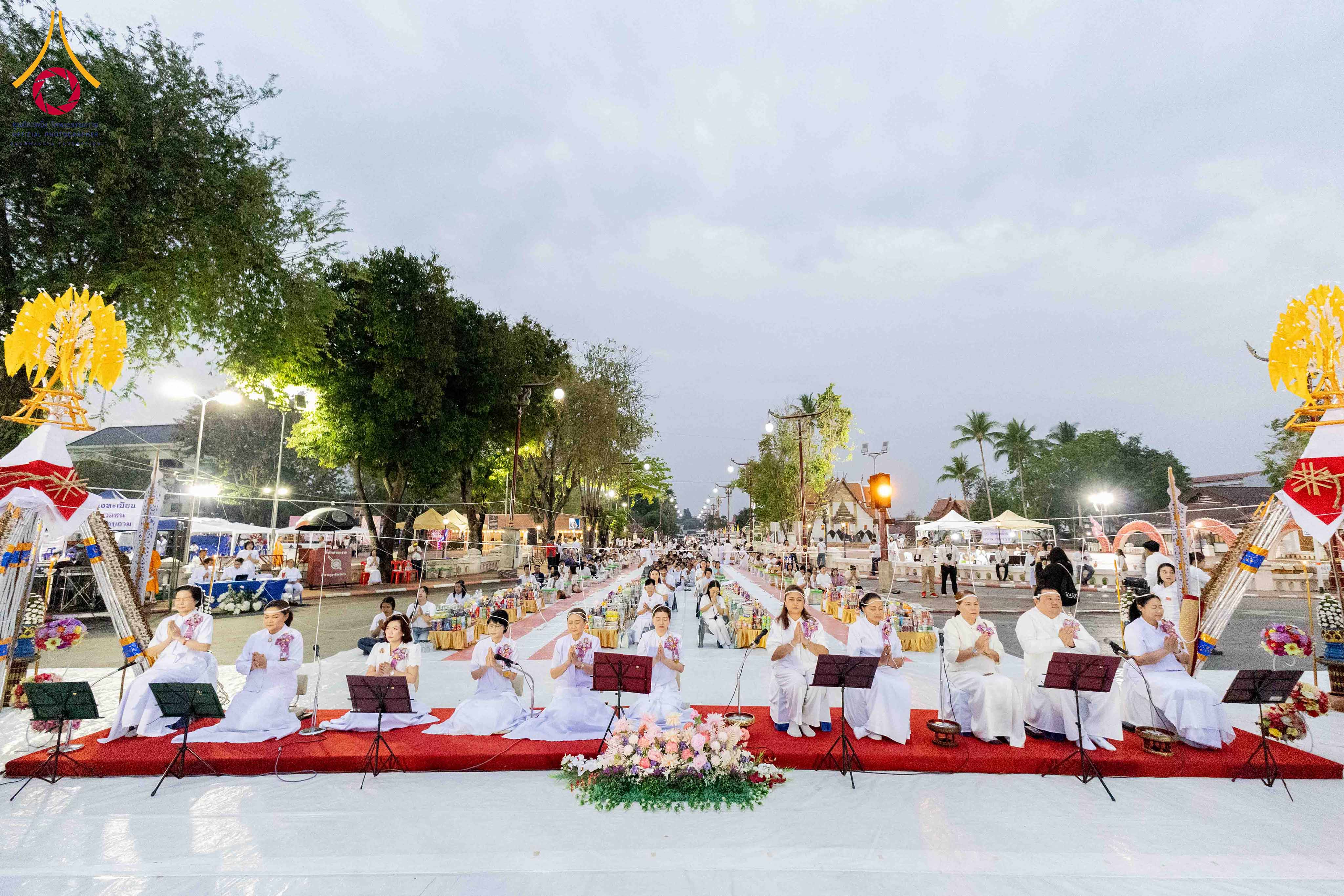 พิธีทำบุญตักบาตร 1,111 รูป ครบรอบ 744 ปีนครน่าน ทำบุญสืบชะตาเมือง และช่วยเหลือคณะสงฆ์ 323 วัด 4 จังหวัด ชายแดนภาคใต้