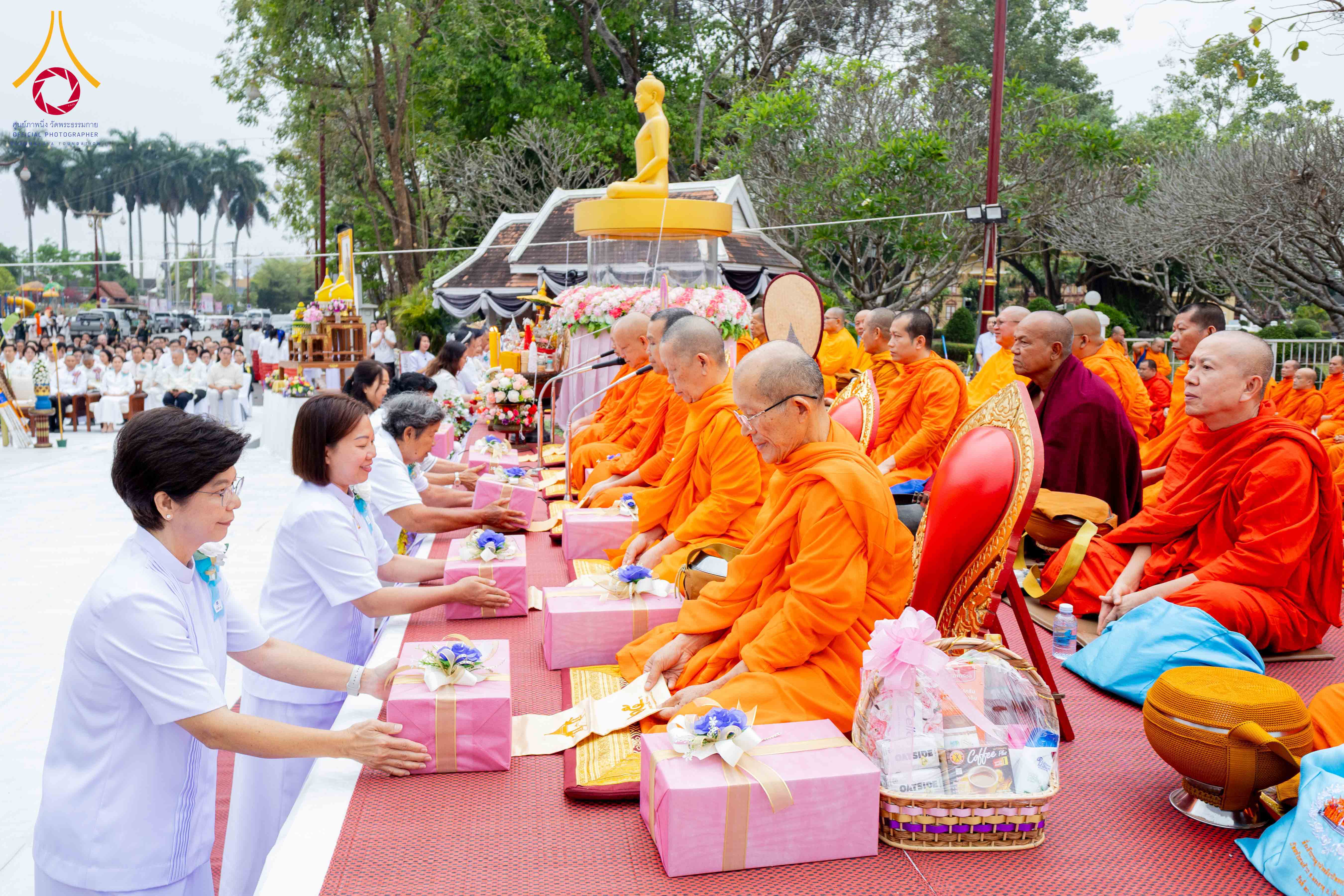 พิธีทำบุญตักบาตร 1,111 รูป ครบรอบ 744 ปีนครน่าน ทำบุญสืบชะตาเมือง และช่วยเหลือคณะสงฆ์ 323 วัด 4 จังหวัด ชายแดนภาคใต้
