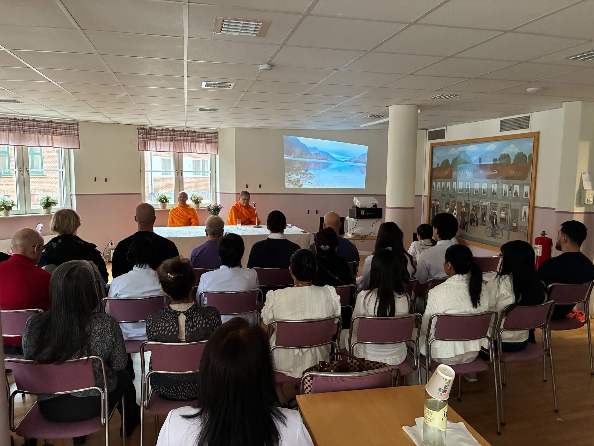 วัดพระธรรมกายบูโรส จัดปฏิบัติธรรมแก่ชาวท้องถิ่น ณ เมือง Landskrona