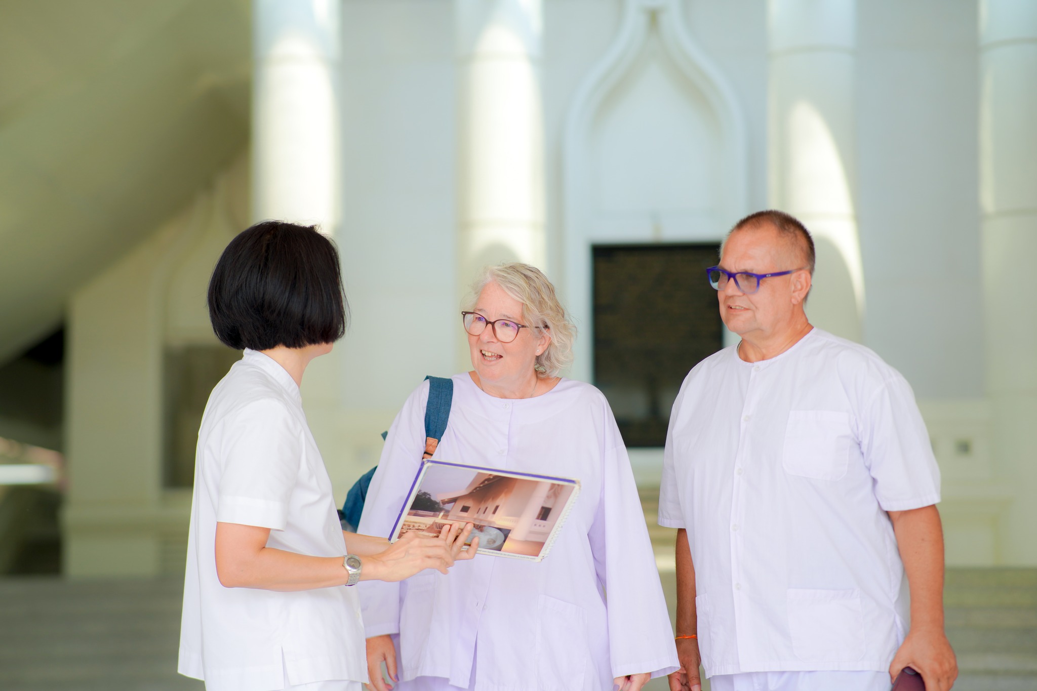 ชาวเยอรมัน เดินทางมาเยี่ยมชมวัดพระธรรมกาย