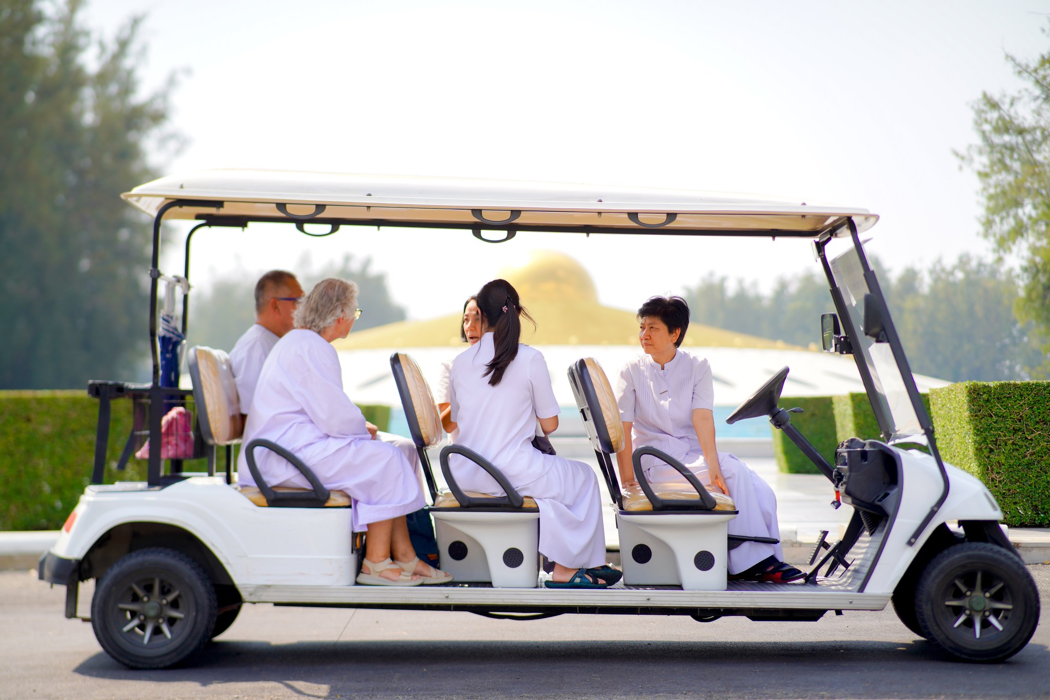 ชาวเยอรมัน เดินทางมาเยี่ยมชมวัดพระธรรมกาย