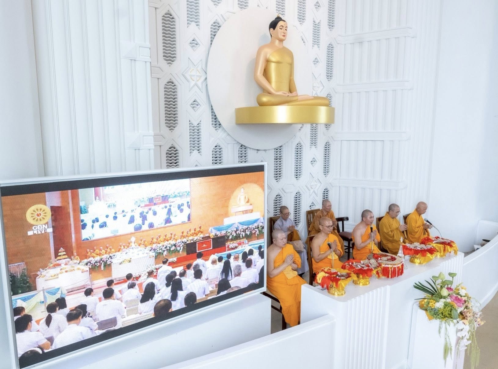 วัดพระธรรมกายเมลเบิร์น จัดพิธีบูชาข้าวพระและพิธีสักการะองค์พระธรรมกาย