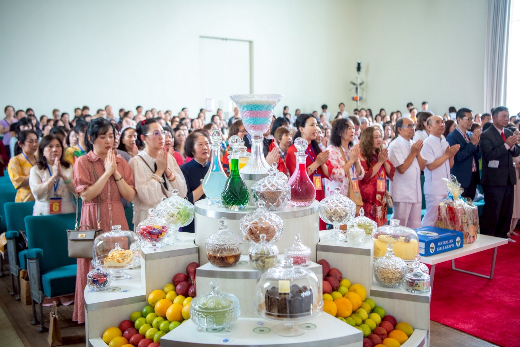 วัดพระธรรมกายเมลเบิร์น จัดพิธีบูชาข้าวพระและพิธีสักการะองค์พระธรรมกาย