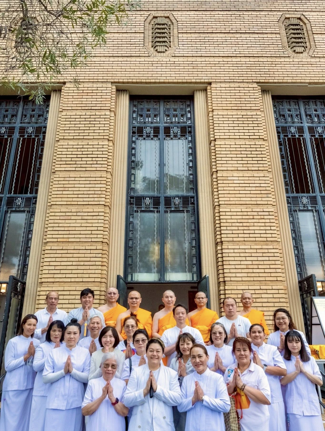 วัดพระธรรมกายเมลเบิร์น จัดพิธีบูชาข้าวพระและพิธีสักการะองค์พระธรรมกาย