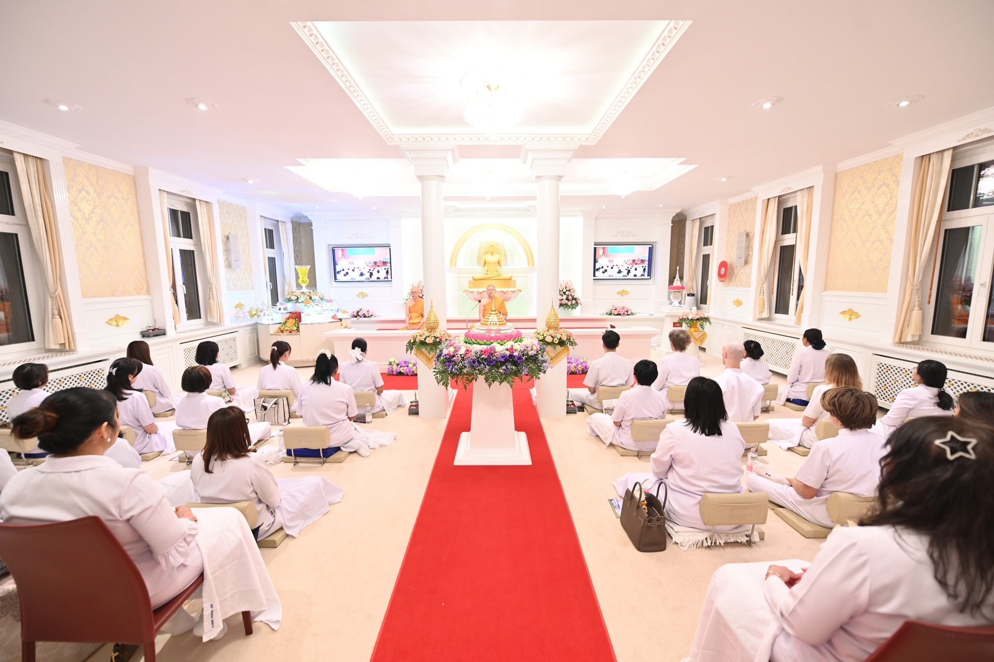 วัดพระธรรมกายสวิตเซอร์แลนด์ จัดงานบุญบูชาข้าวพระ