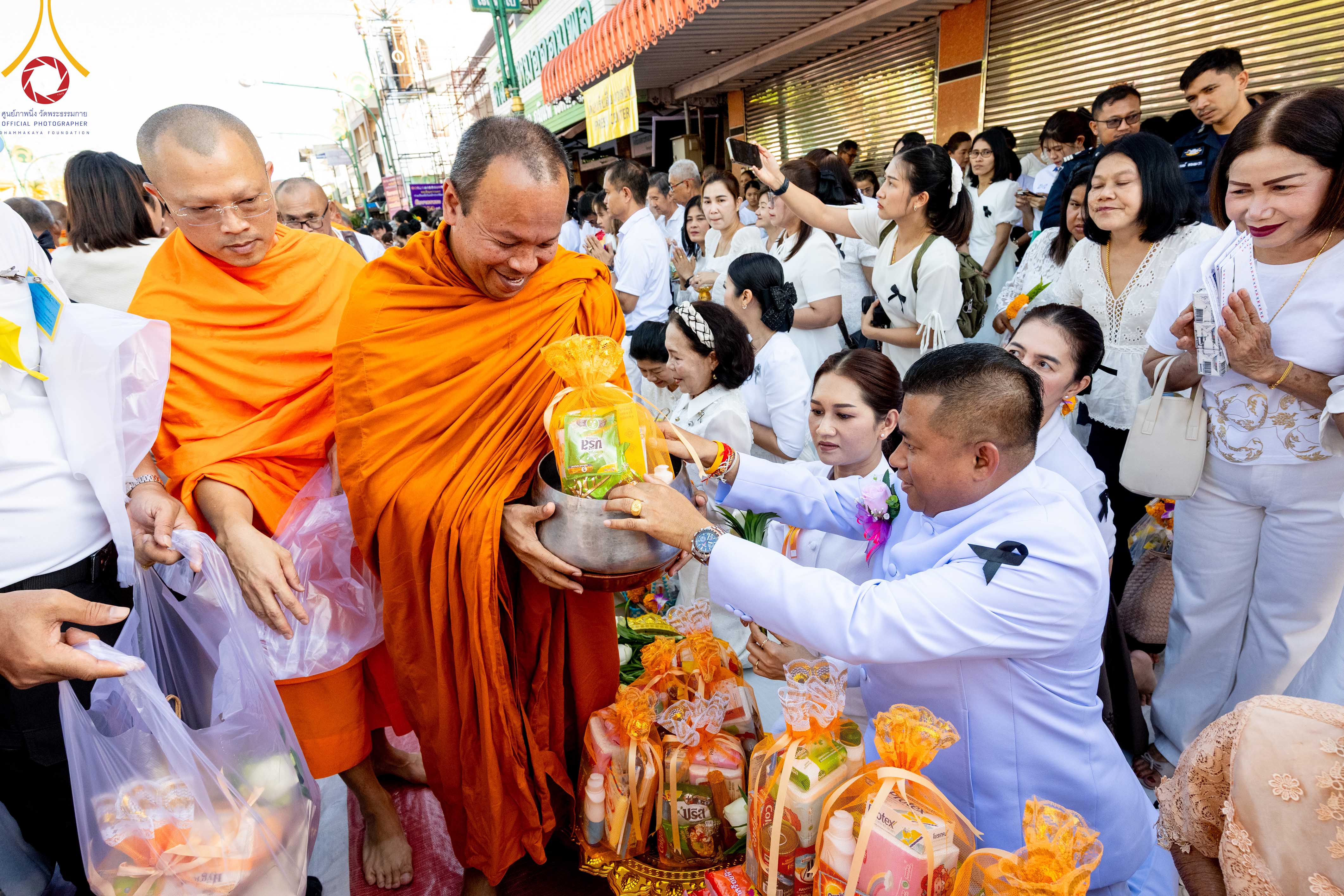 พิธีตักบาตรมหากุศลพระสงฆ์ 11,250 รูป เฉลิมฉลอง 1,250 ปี ศรีธรรมราชเจดีย์สู่มรดกโลก