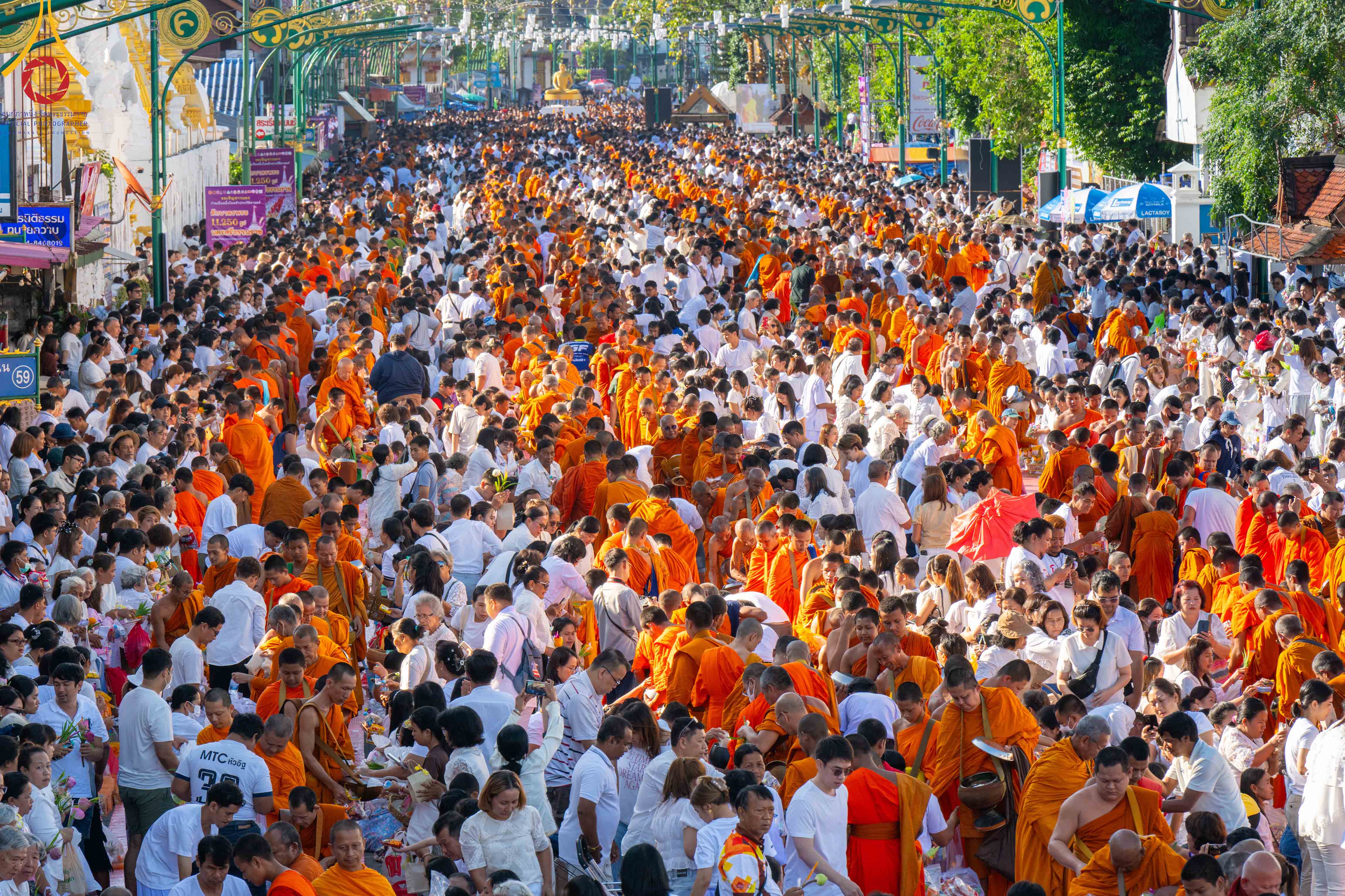 พิธีตักบาตรมหากุศลพระสงฆ์ 11,250 รูป เฉลิมฉลอง 1,250 ปี ศรีธรรมราชเจดีย์สู่มรดกโลก