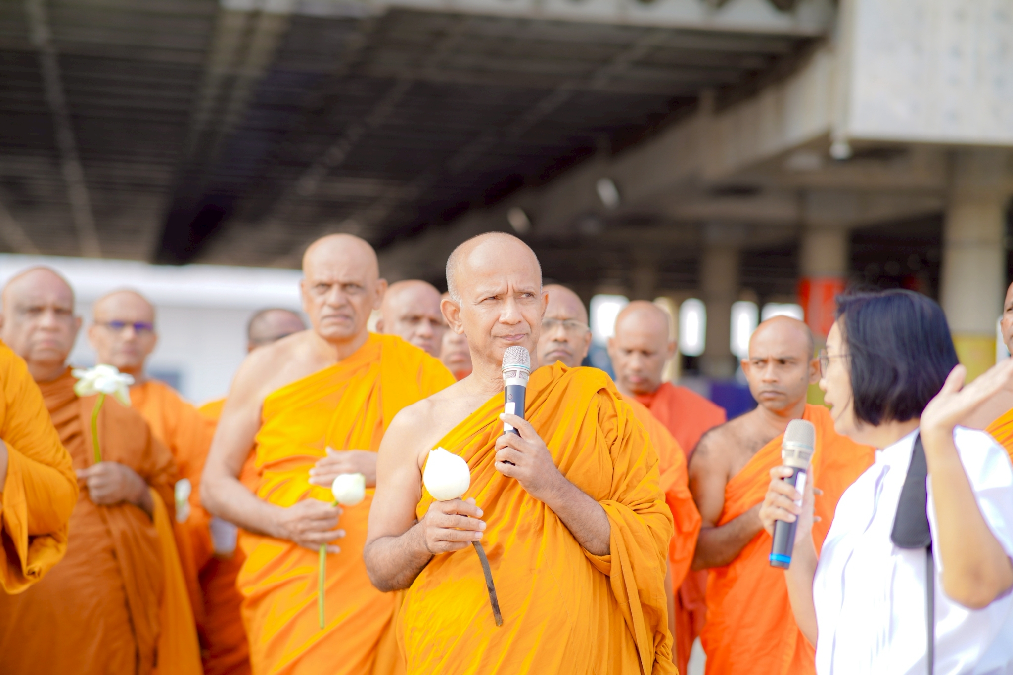 พระภิกษุจากประเทศศรีลังกา เดินทางมาเยี่ยมชมวัดพระธรรมกาย