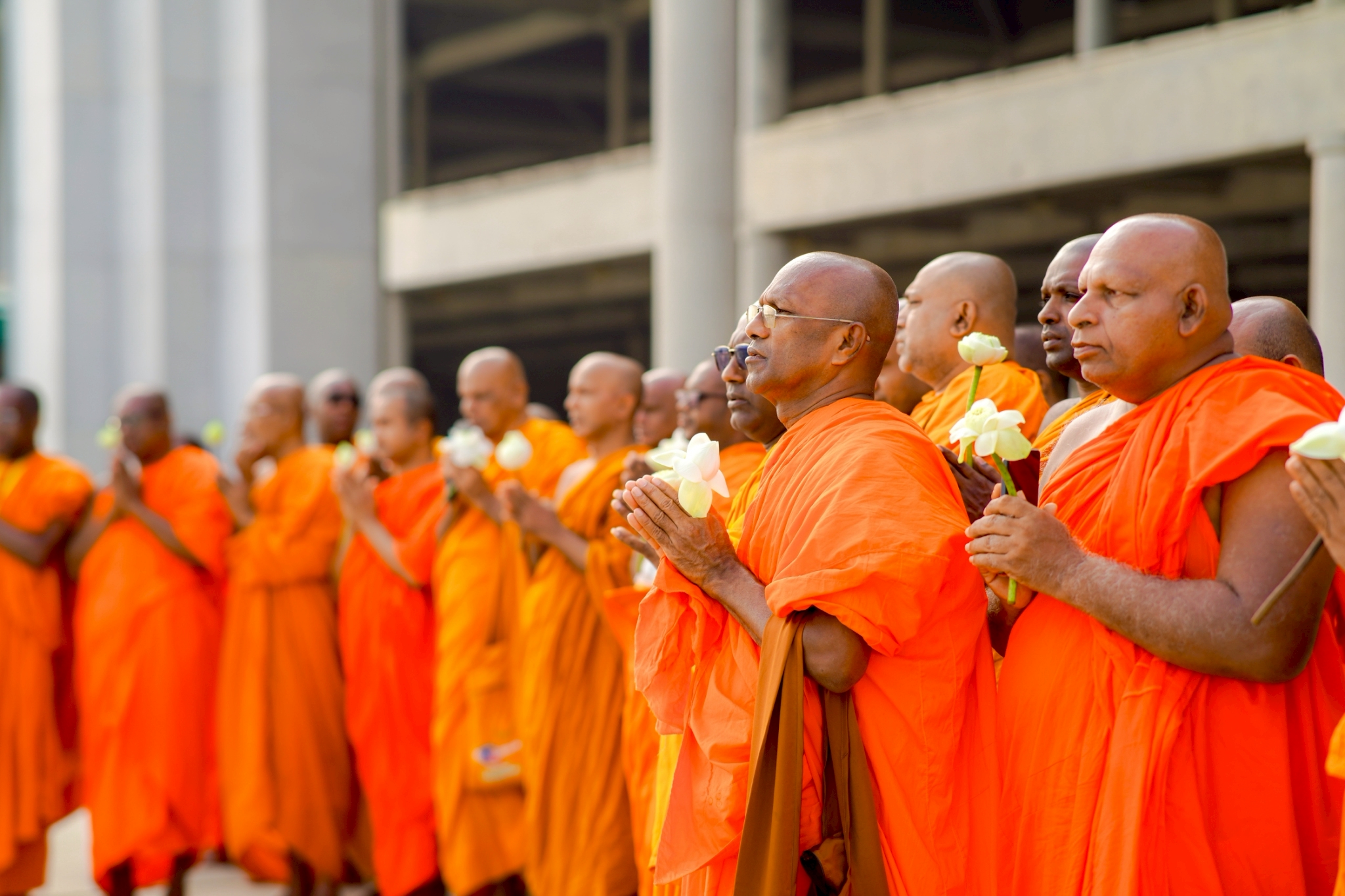พระภิกษุจากประเทศศรีลังกา เดินทางมาเยี่ยมชมวัดพระธรรมกาย