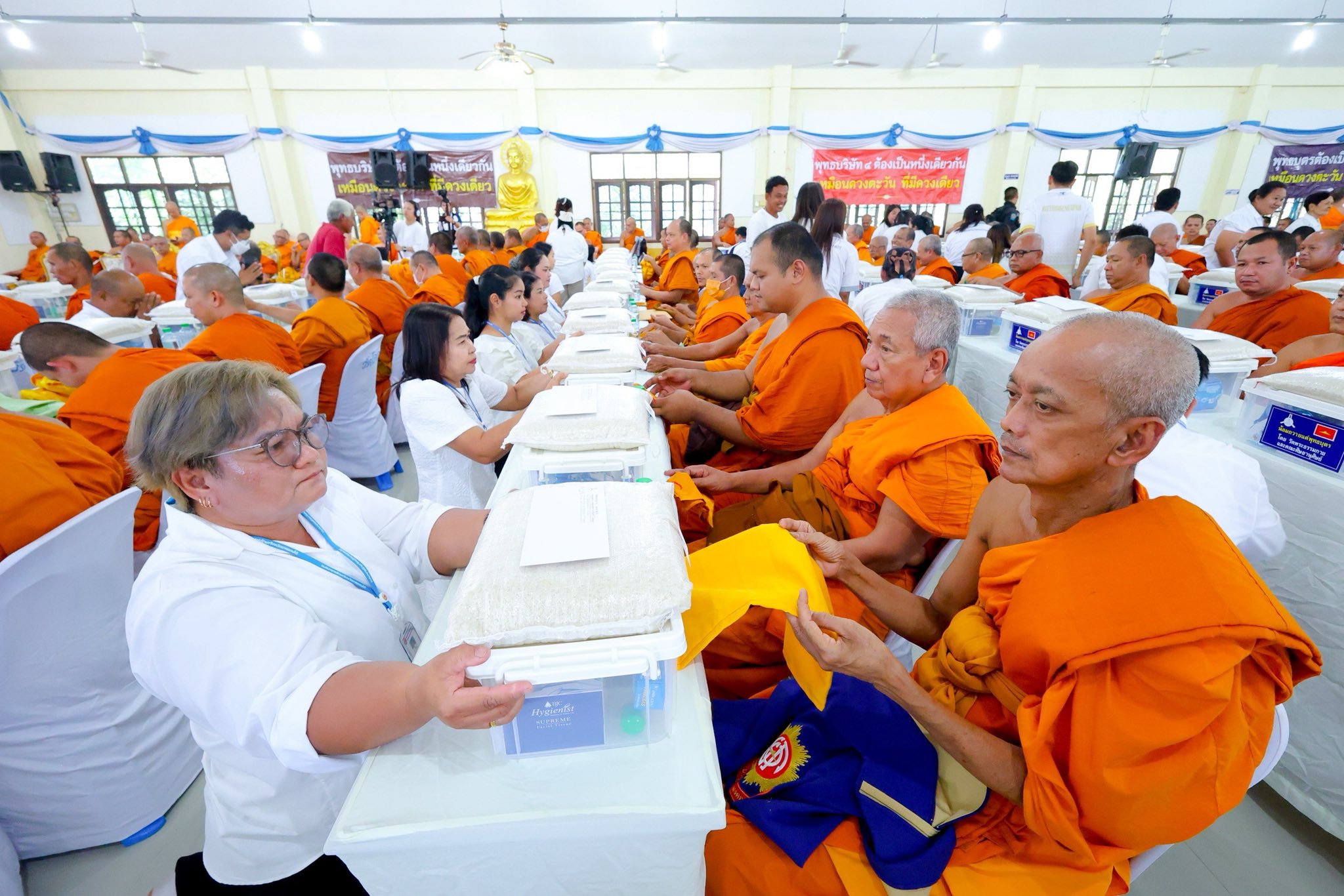 วัดพระธรรมกาย จัดถวายมหาสังฆทาน 323 วัด 4 จังหวัดชายแดนภาคใต้ ปีที่ 22 ครั้งที่ 182