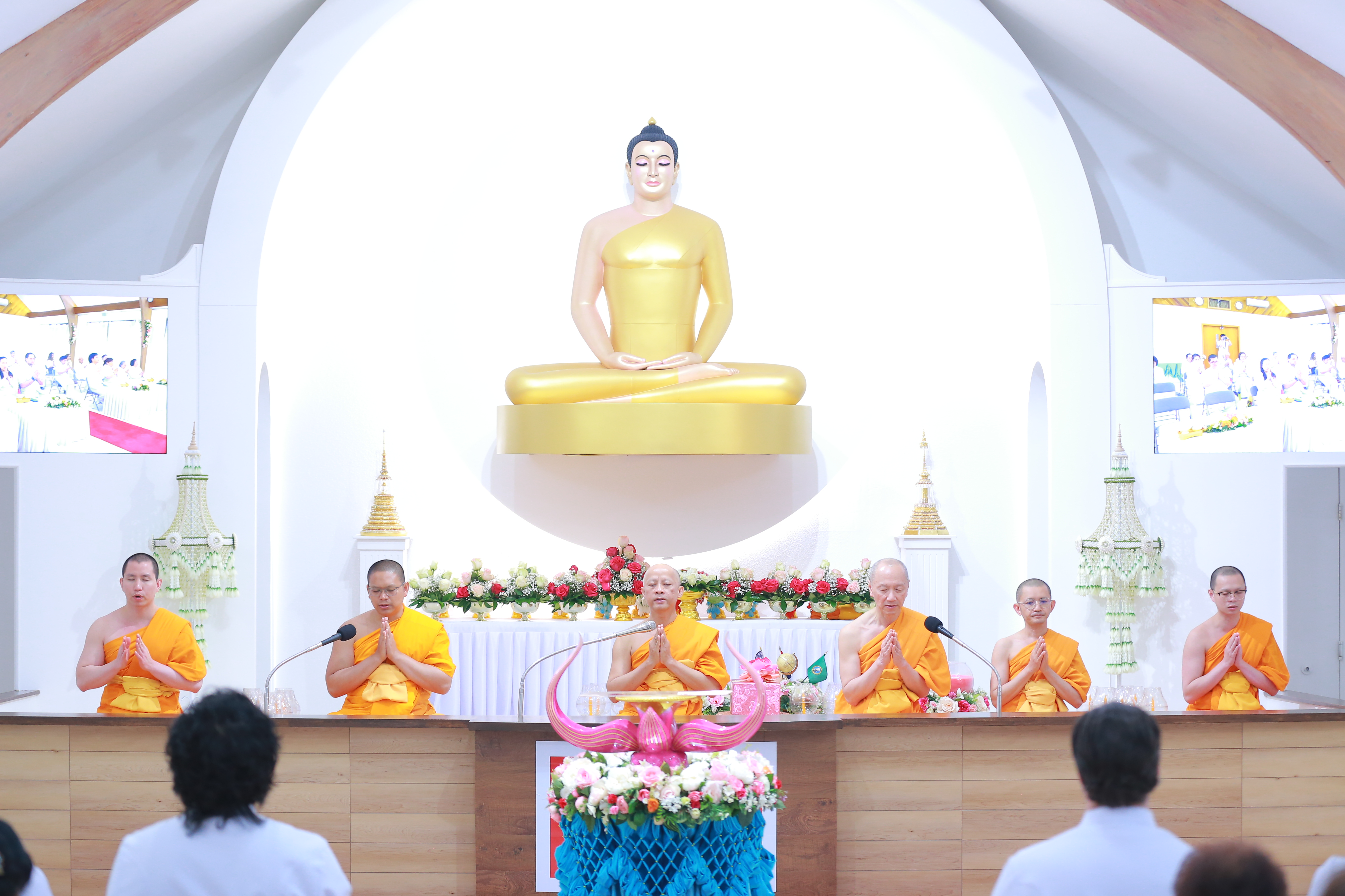 วัดพระธรรมกายซีแอตเติล จัดงานบุญบูชาข้าวพระ