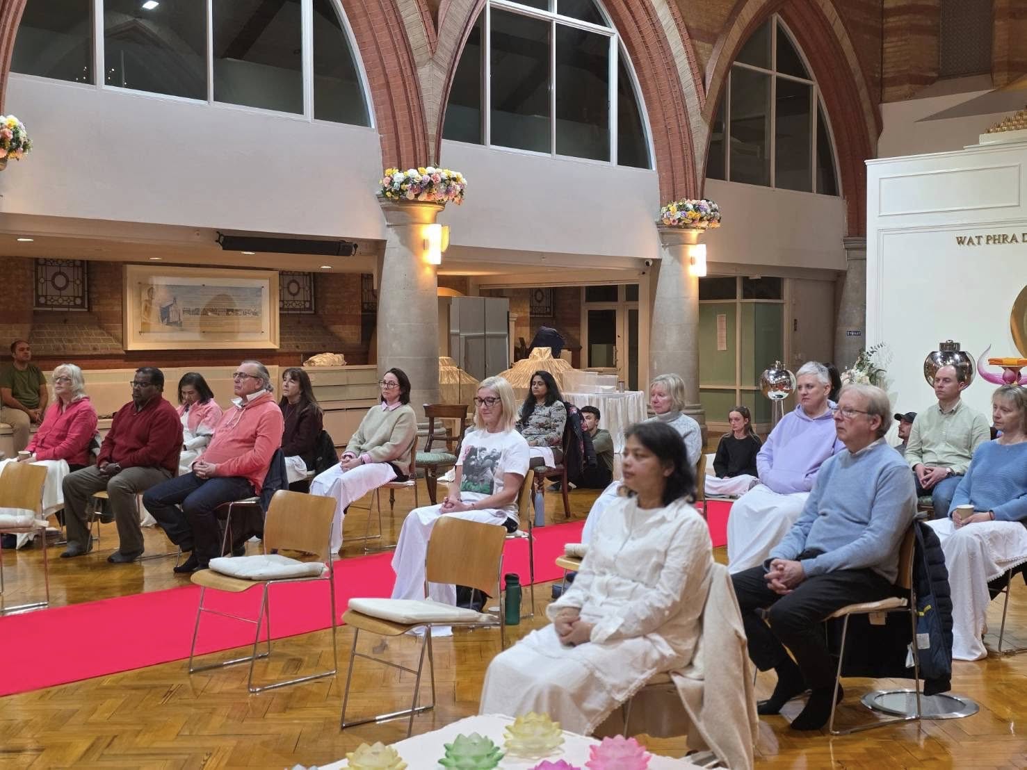 วัดพระธรรมกายลอนดอน จัดคลาสสมาธิให้แก่ชาวท้องถิ่น