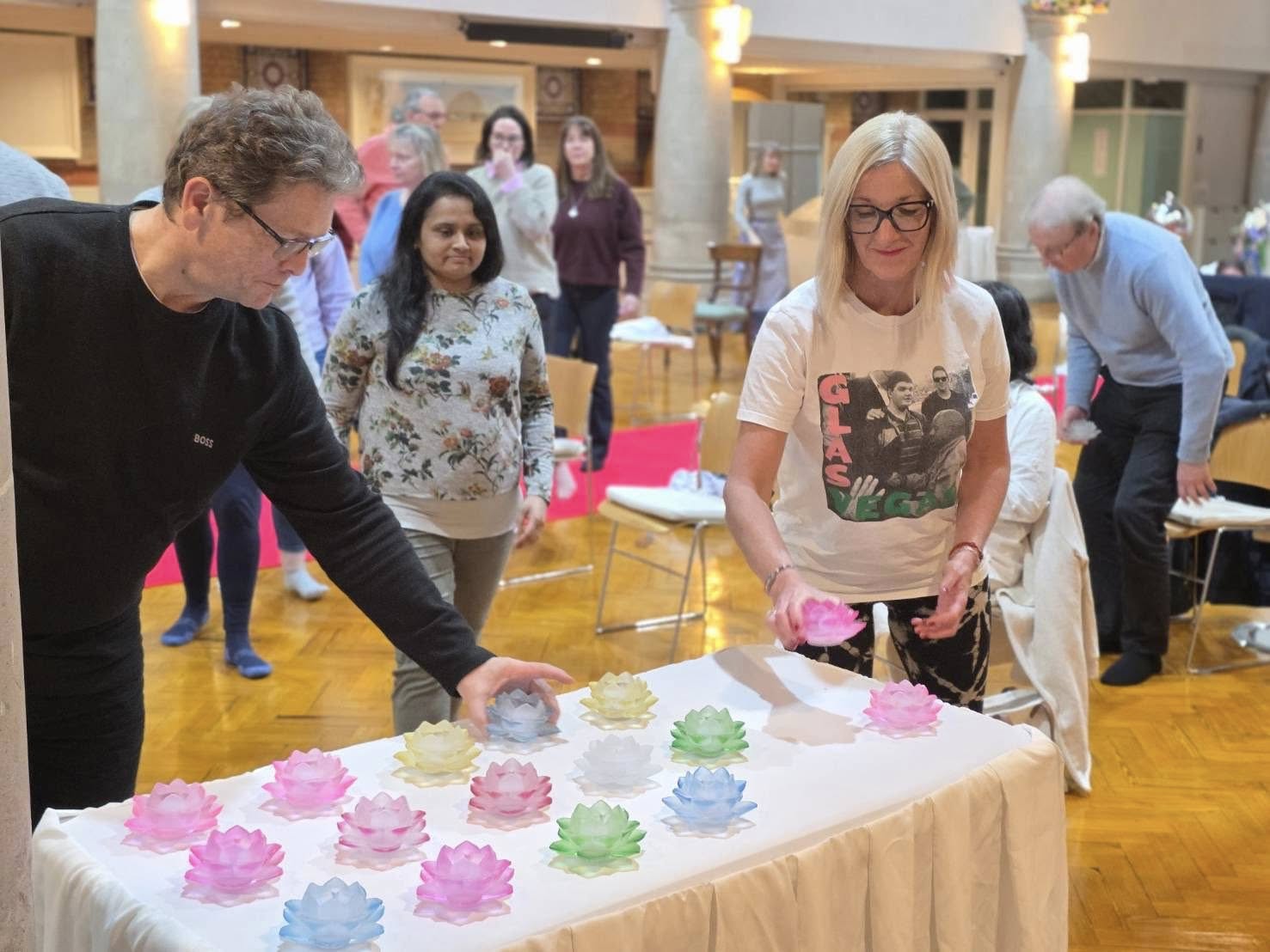 วัดพระธรรมกายลอนดอน จัดคลาสสมาธิให้แก่ชาวท้องถิ่น