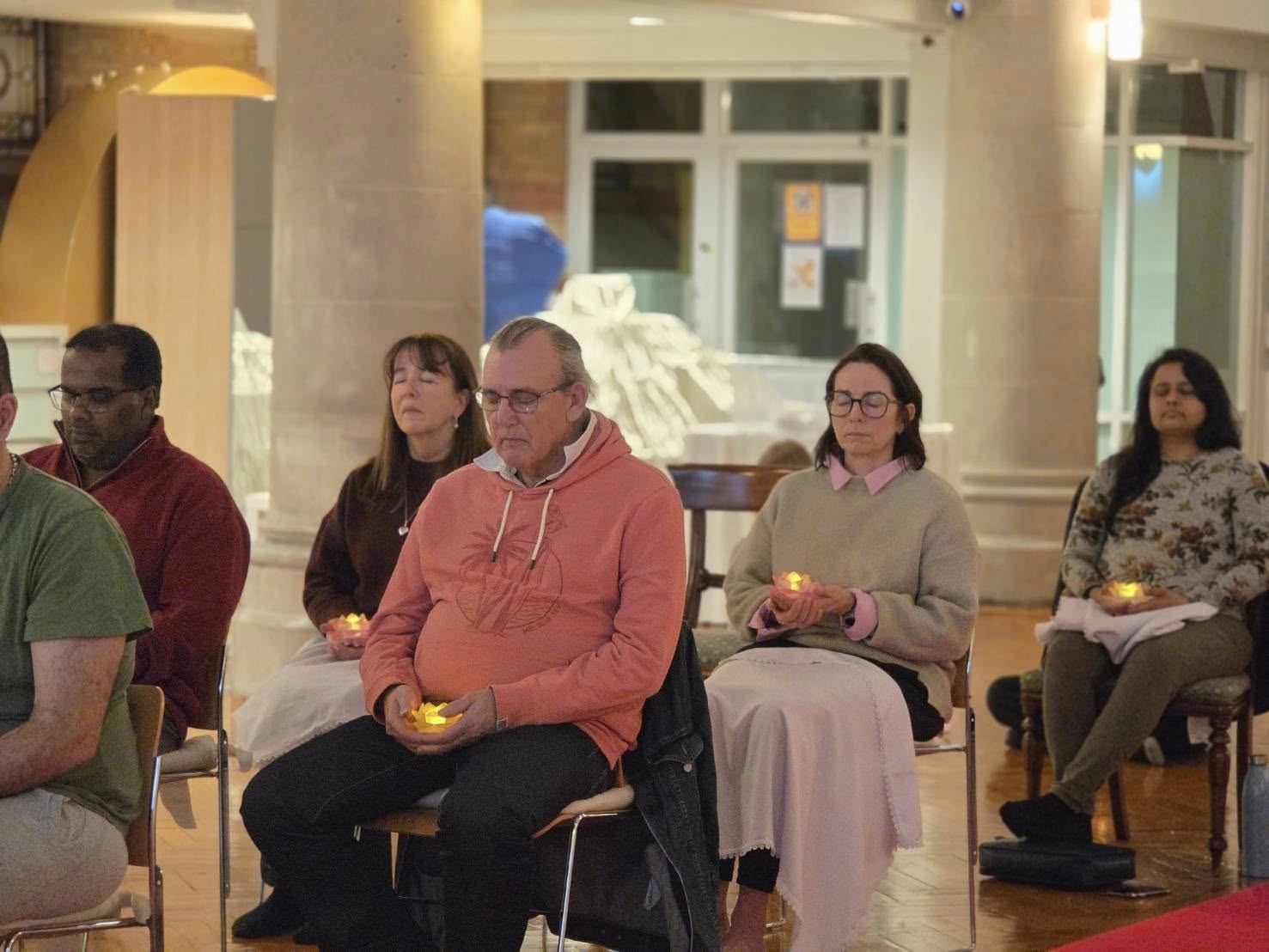 วัดพระธรรมกายลอนดอน จัดคลาสสมาธิให้แก่ชาวท้องถิ่น