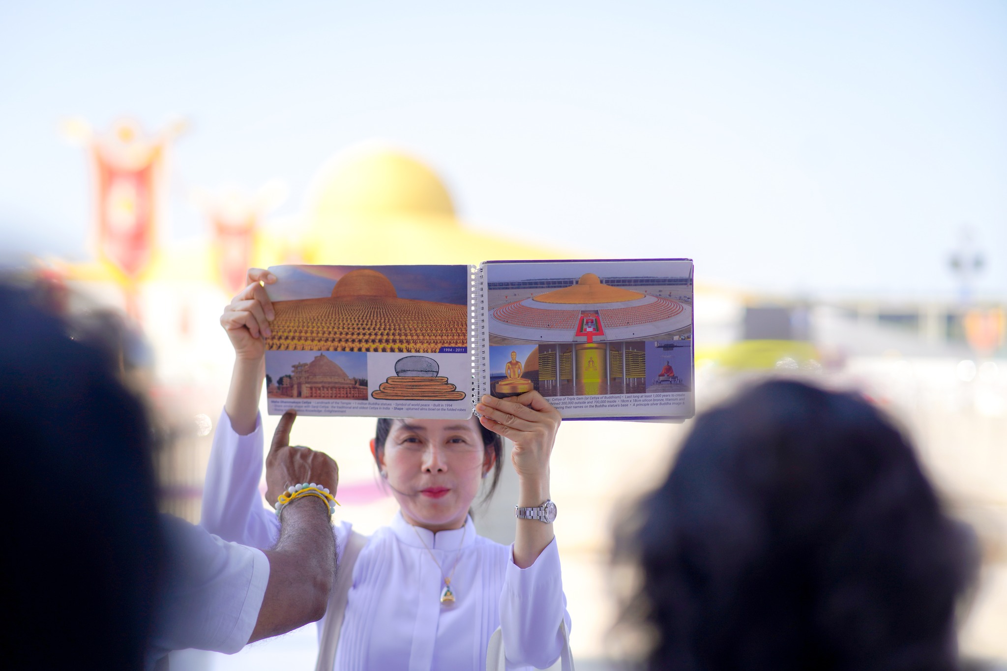 ชาวศรีลังกา เดินทางมาเยี่ยมชมและปฏิบัติธรรม ณ วัดพระธรรมกาย