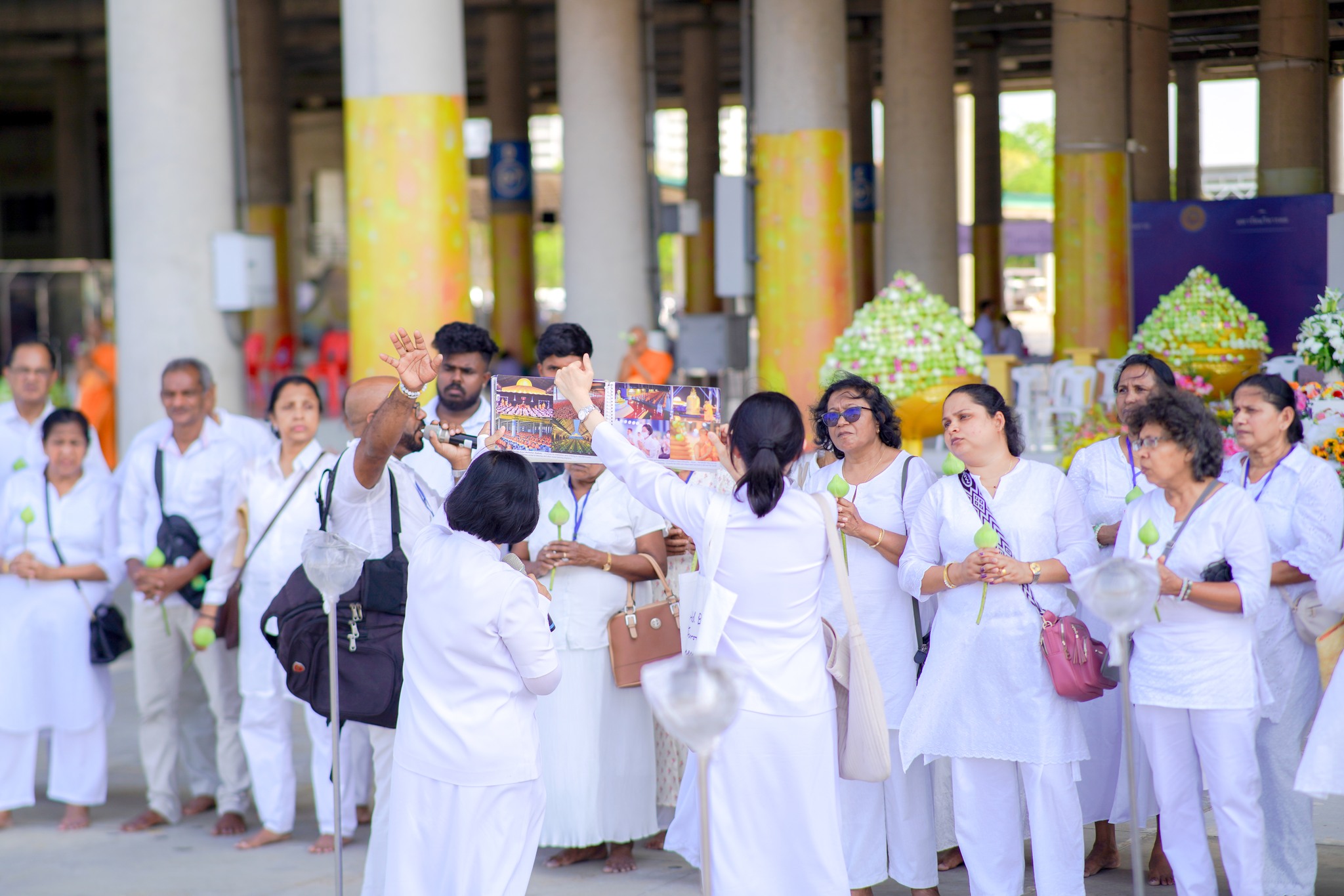 ชาวศรีลังกา เดินทางมาเยี่ยมชมและปฏิบัติธรรม ณ วัดพระธรรมกาย