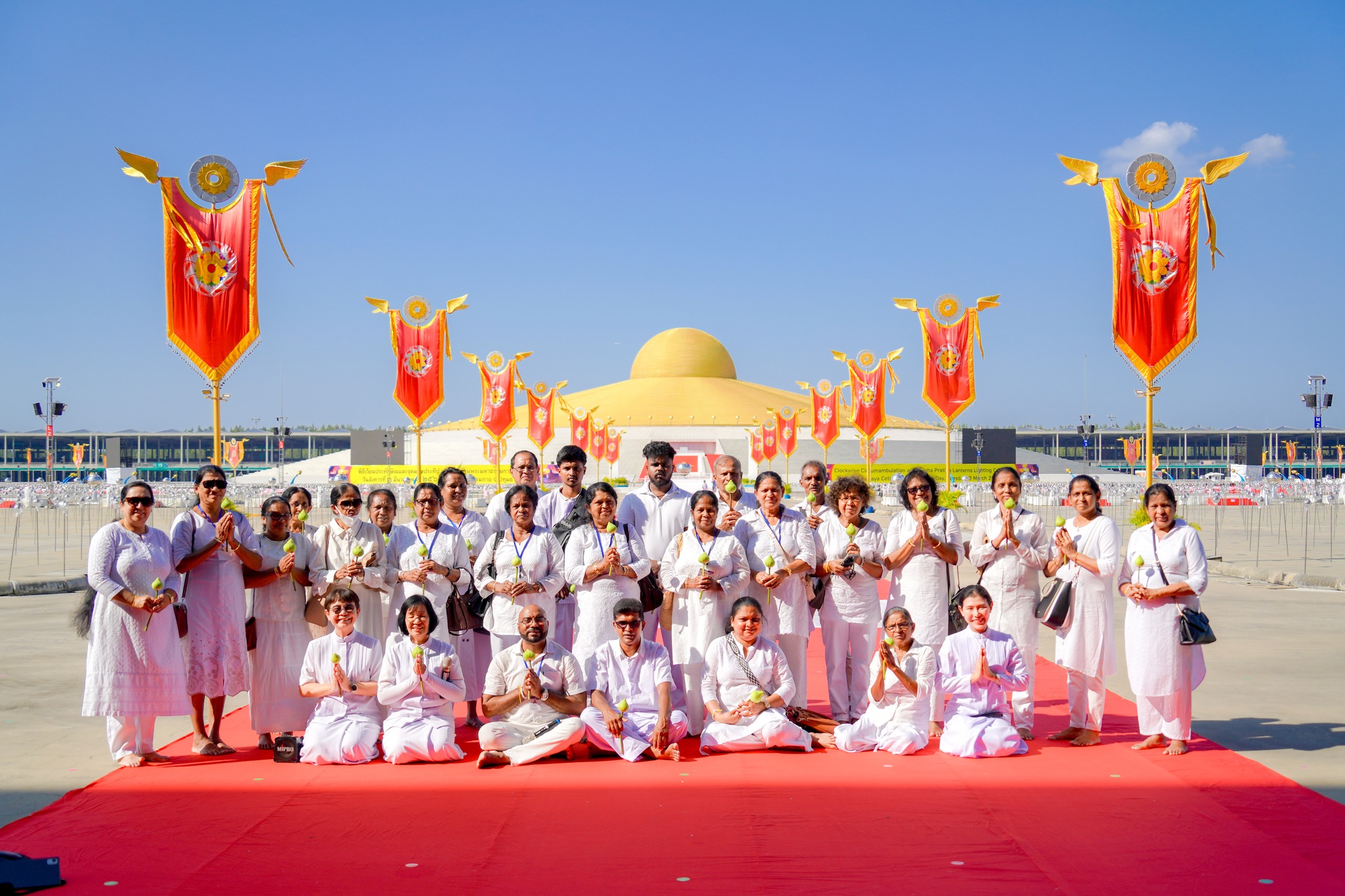 ชาวศรีลังกา เดินทางมาเยี่ยมชมและปฏิบัติธรรม ณ วัดพระธรรมกาย