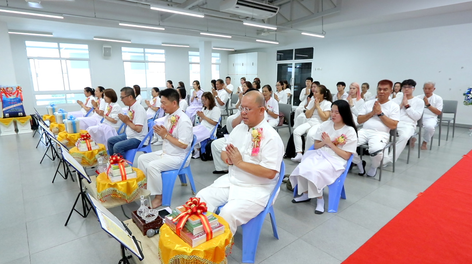 ศูนย์ปฏิบัติธรรม ธรรมโยธิน ปีนัง จัดพิธีถวายกองบุญการศึกษาพระบาลีแด่สามเณรวัดพระธรรมกาย