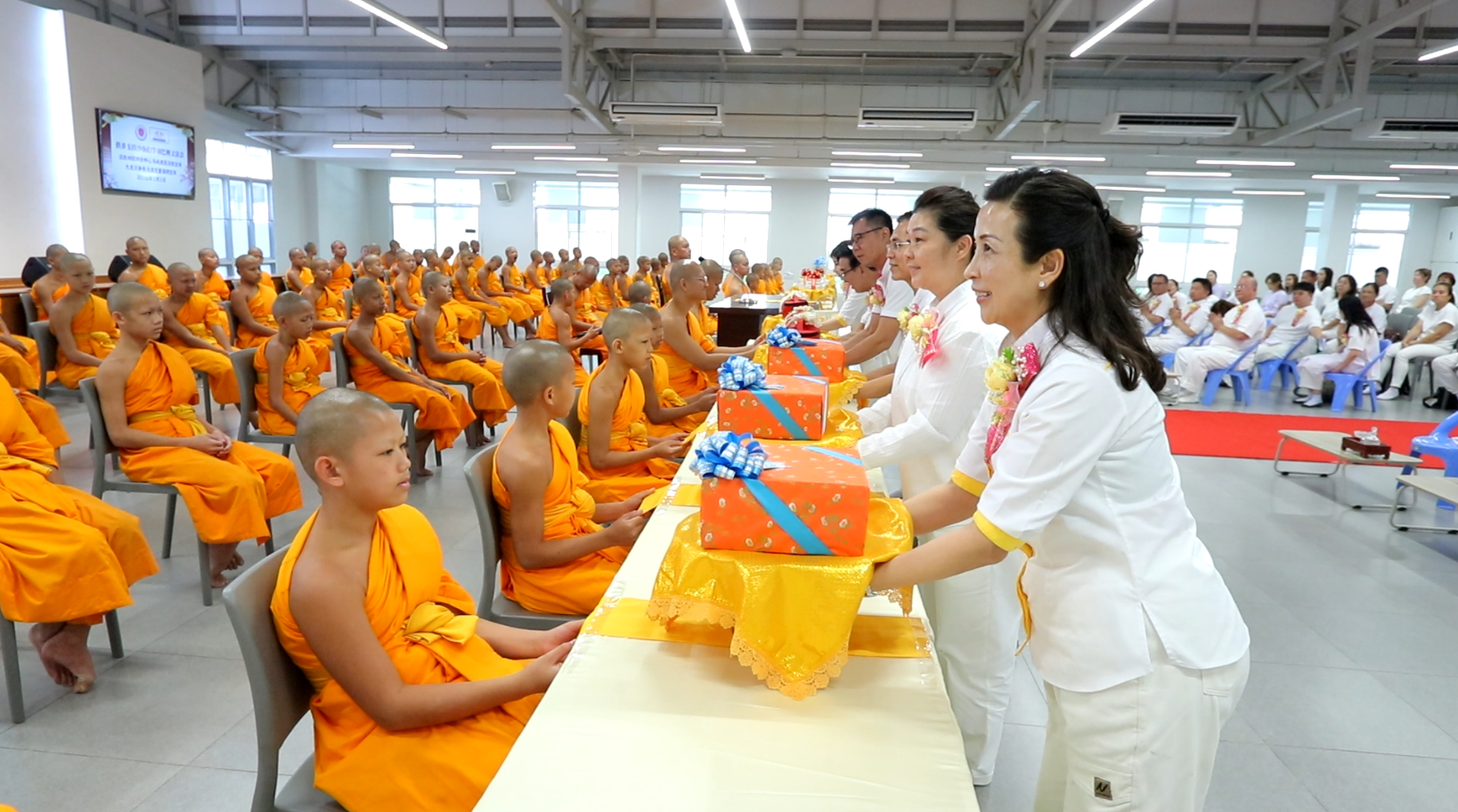 ศูนย์ปฏิบัติธรรม ธรรมโยธิน ปีนัง จัดพิธีถวายกองบุญการศึกษาพระบาลีแด่สามเณรวัดพระธรรมกาย