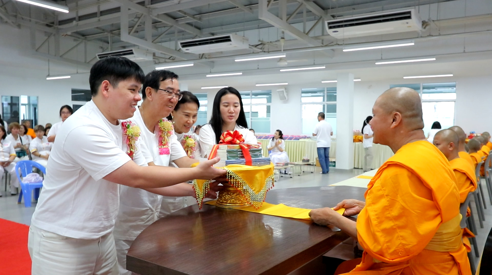 ศูนย์ปฏิบัติธรรม ธรรมโยธิน ปีนัง จัดพิธีถวายกองบุญการศึกษาพระบาลีแด่สามเณรวัดพระธรรมกาย