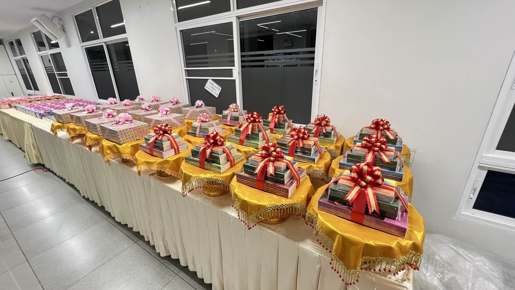 ศูนย์ปฏิบัติธรรม ธรรมโยธิน ปีนัง จัดพิธีถวายกองบุญการศึกษาพระบาลีแด่สามเณรวัดพระธรรมกาย