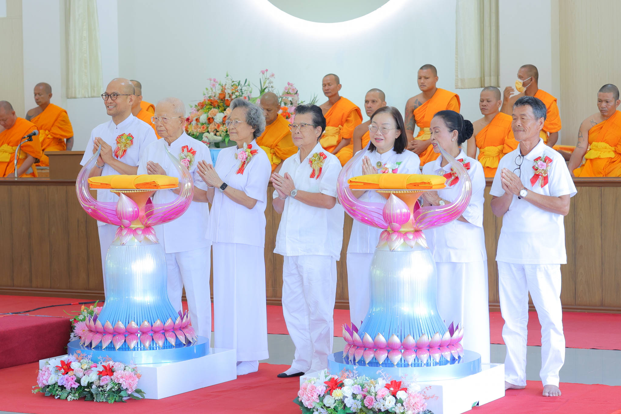ศูนย์ปฏิบัติธรรมพนมสารคาม (เพชรตะวัน) จังหวัดฉะเชิงเทรา จัดพิธีทอดผ้าป่า ติดตั้งจอ LED