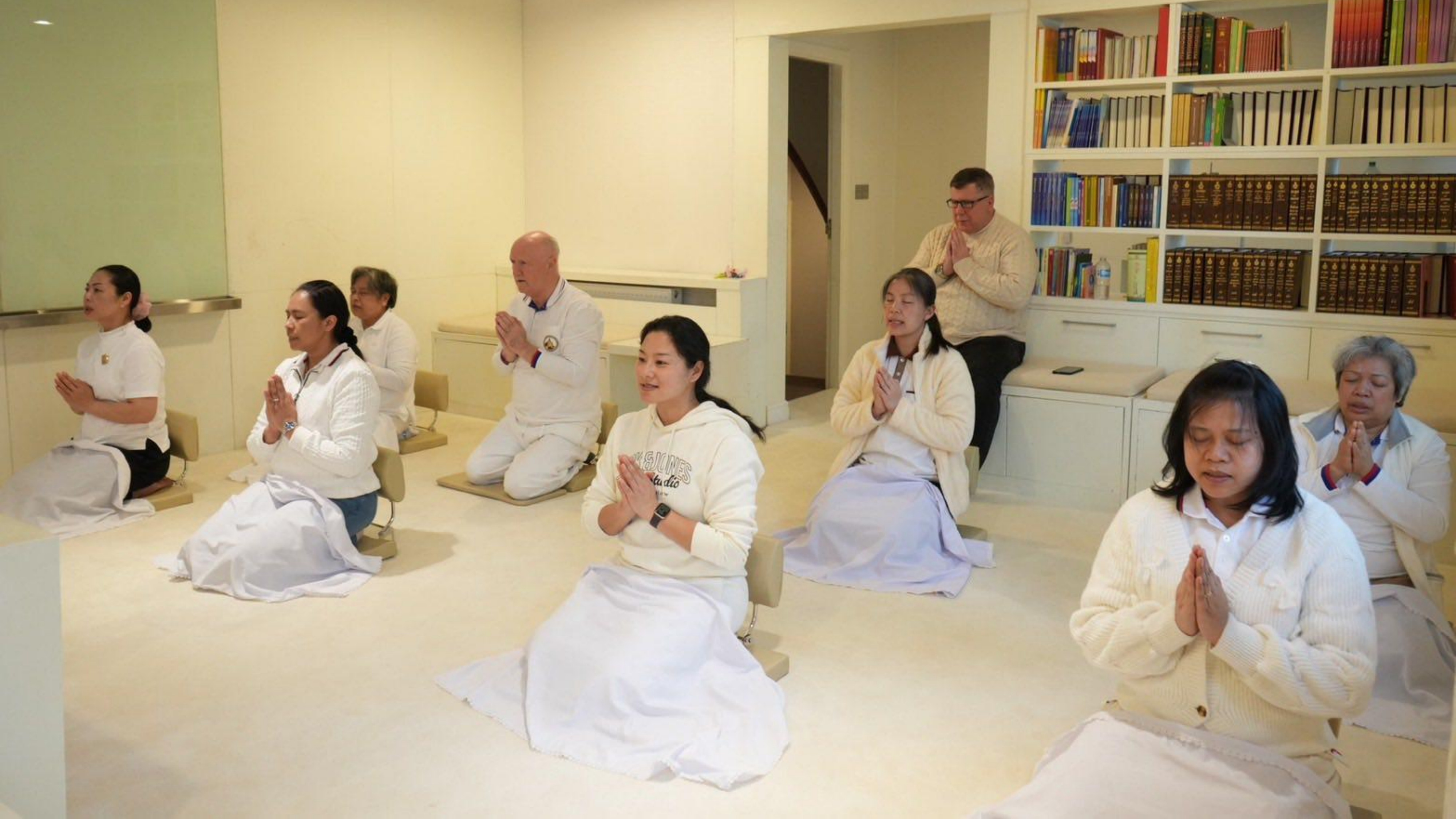 วัดพระธรรมกายลอนดอน จัดโครงการปฏิบัติธรรมพิเศษสุดสัปดาห์ รุ่นที่ 3