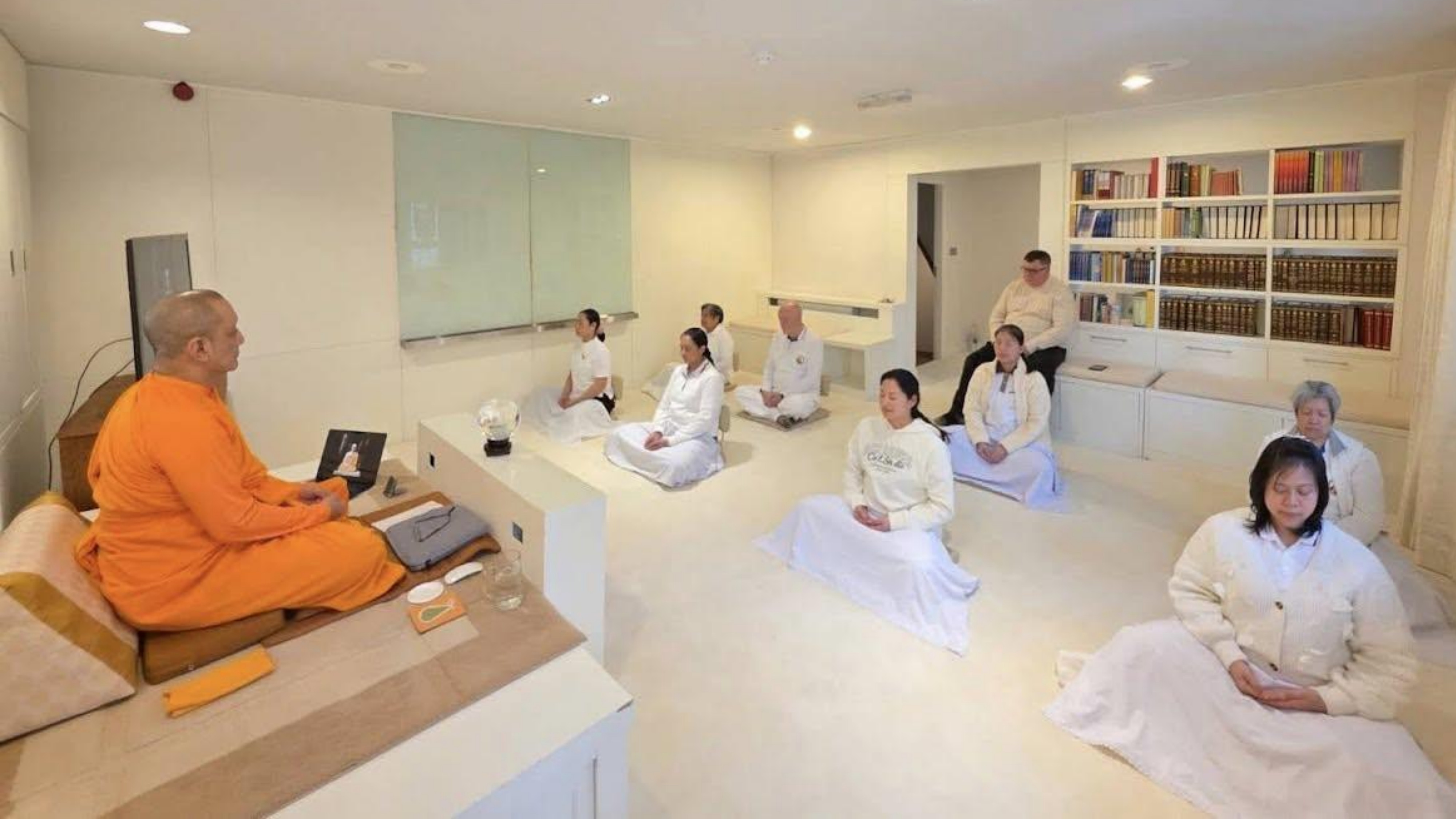 วัดพระธรรมกายลอนดอน จัดโครงการปฏิบัติธรรมพิเศษสุดสัปดาห์ รุ่นที่ 3