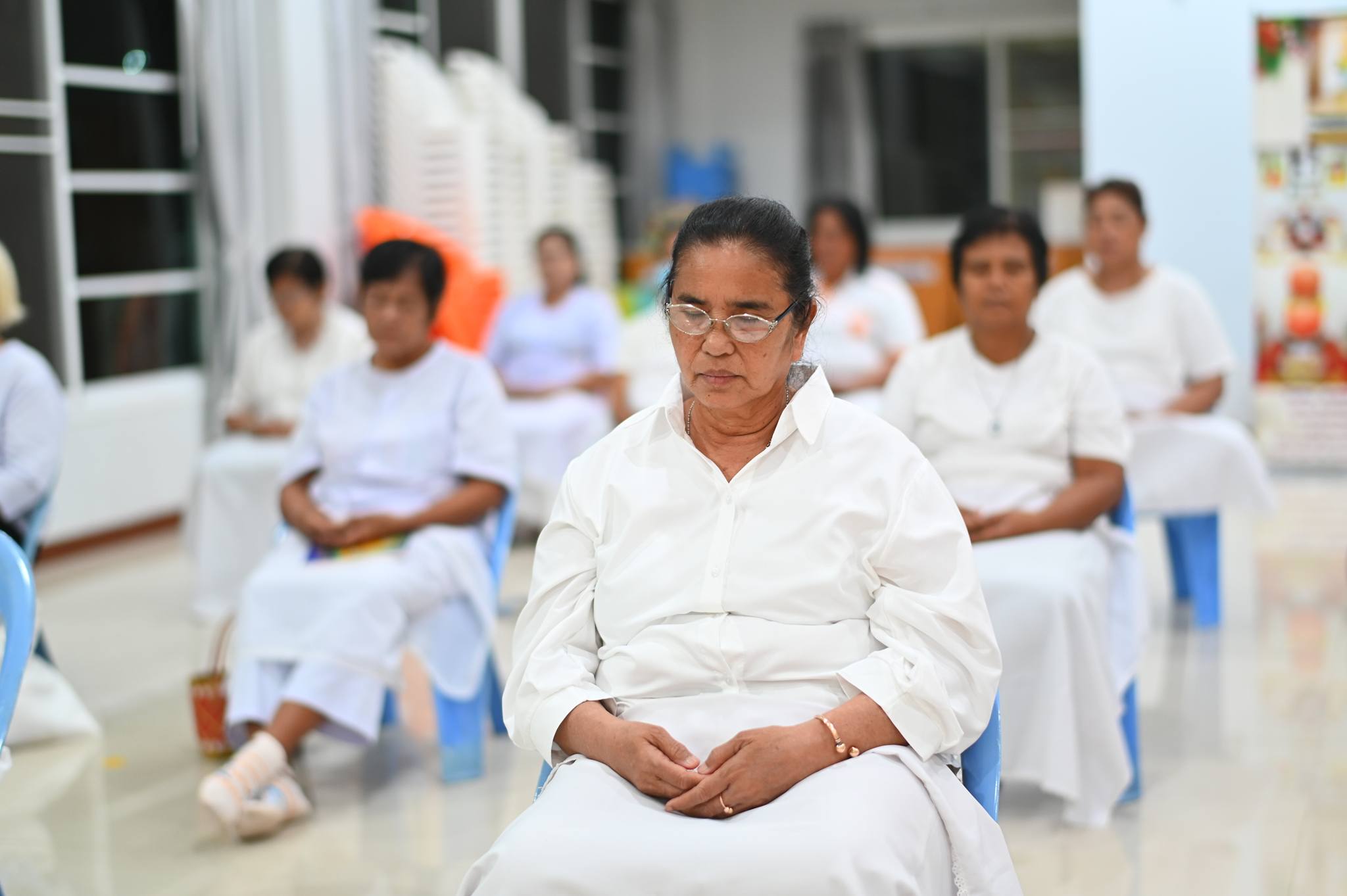 ศูนย์ปฏิบัติธรรมพนมสารคาม จัดปฏิบัติธรรมประจำสัปดาห์โครงการหมู่บ้านรักษาศีล 5