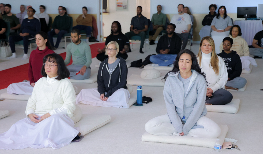 Wat Phra Dhammakaya Georgia holds a meditation program for Americans