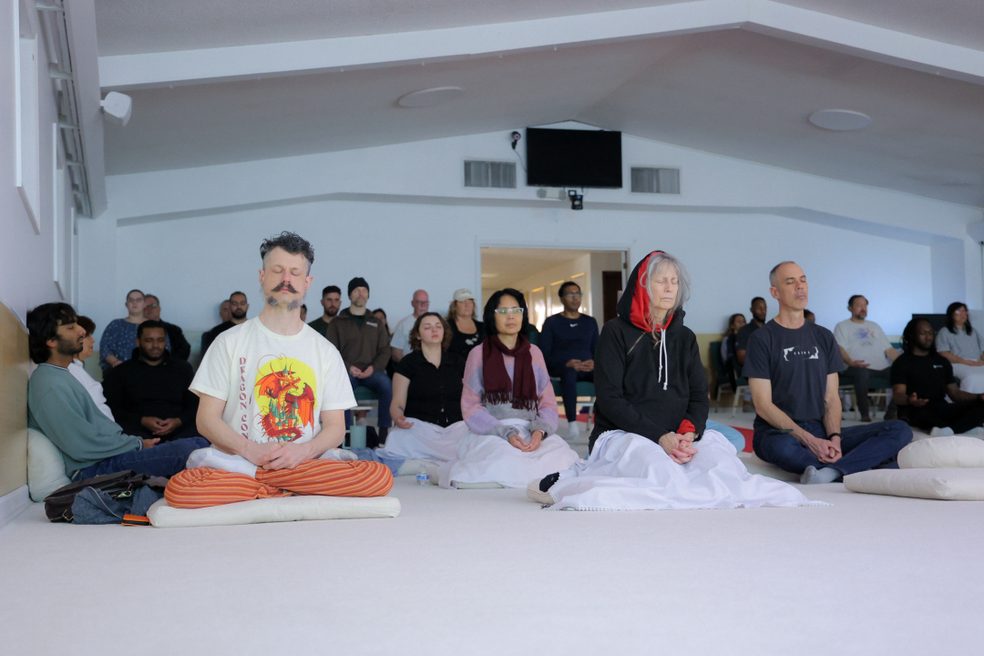 Wat Phra Dhammakaya Georgia holds a meditation program for Americans