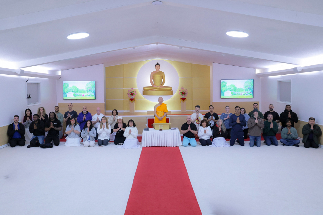 Wat Phra Dhammakaya Georgia holds a meditation program for Americans