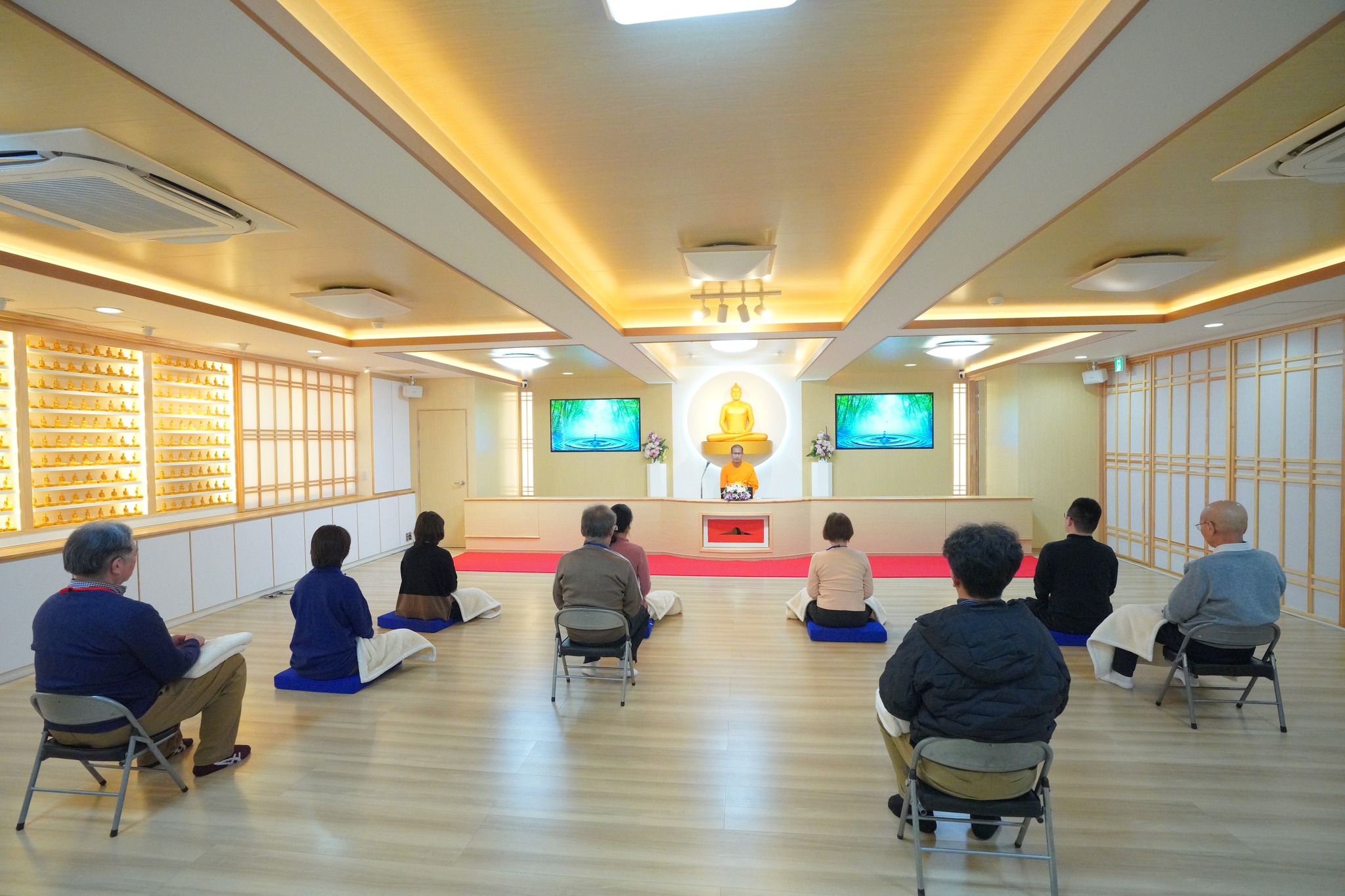 วัดพระธรรมกายโอซาก้า จัดปฏิบัติธรรมชาวญี่ปุ่น