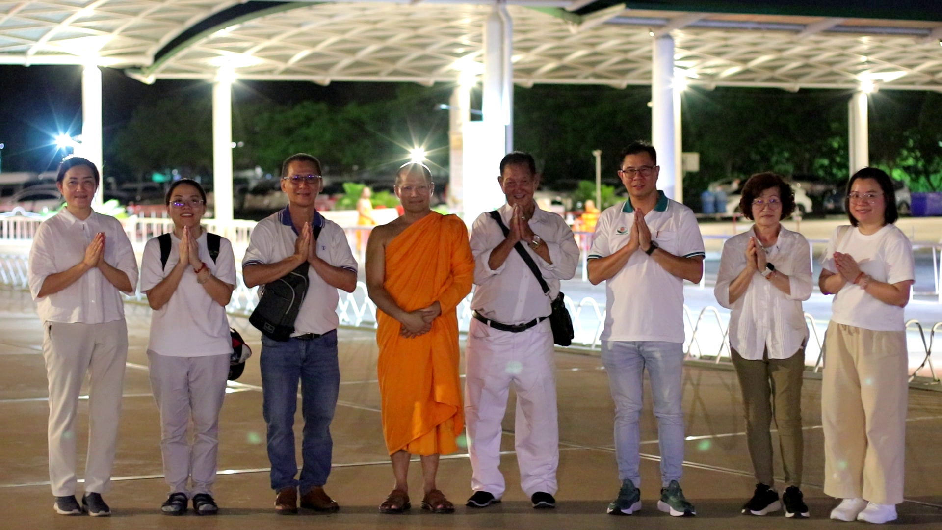 พุทธศาสนิกชนชาวมาเลเซีย ร่วมพิธีเวียนประทักษิณ ณ พระมหาธรรมกายเจดีย์