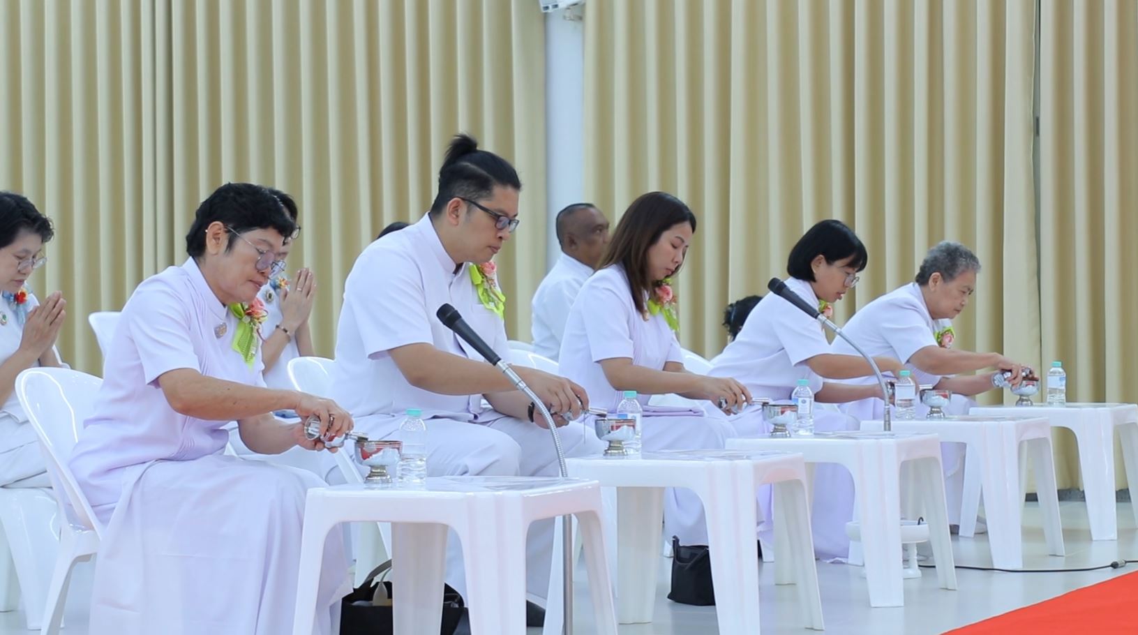 ศูนย์ปฏิบัติธรรมน้ำใสใจสว่าง จัดพิธีทอดผ้าป่าสร้างโรงครัวและหอฉันคุณยายอาจารย์ฯ