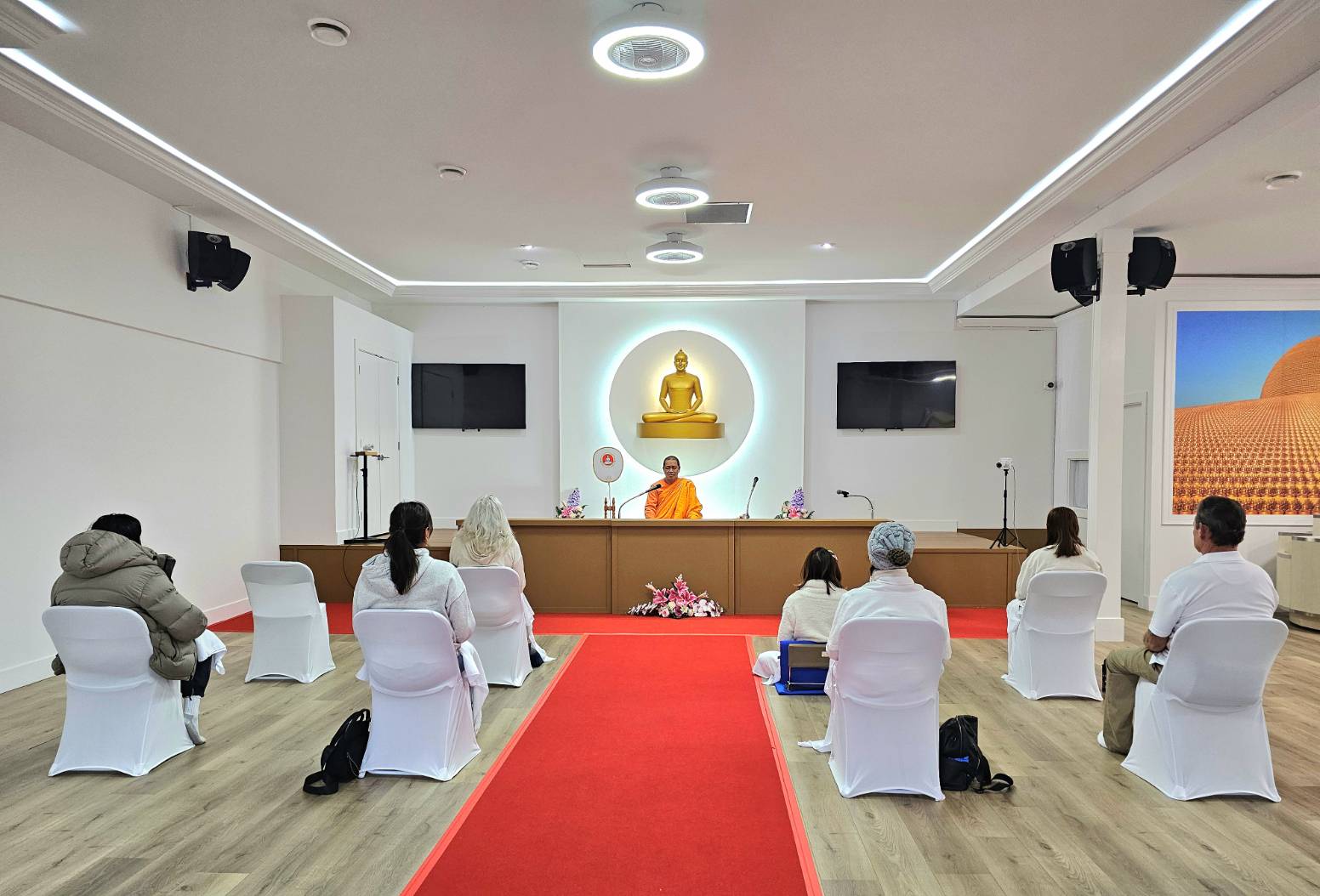 วัดพระธรรมกายแวนคูเวอร์ จัดกิจกรรมฝึกนั่งสมาธิให้กับชาวท้องถิ่น