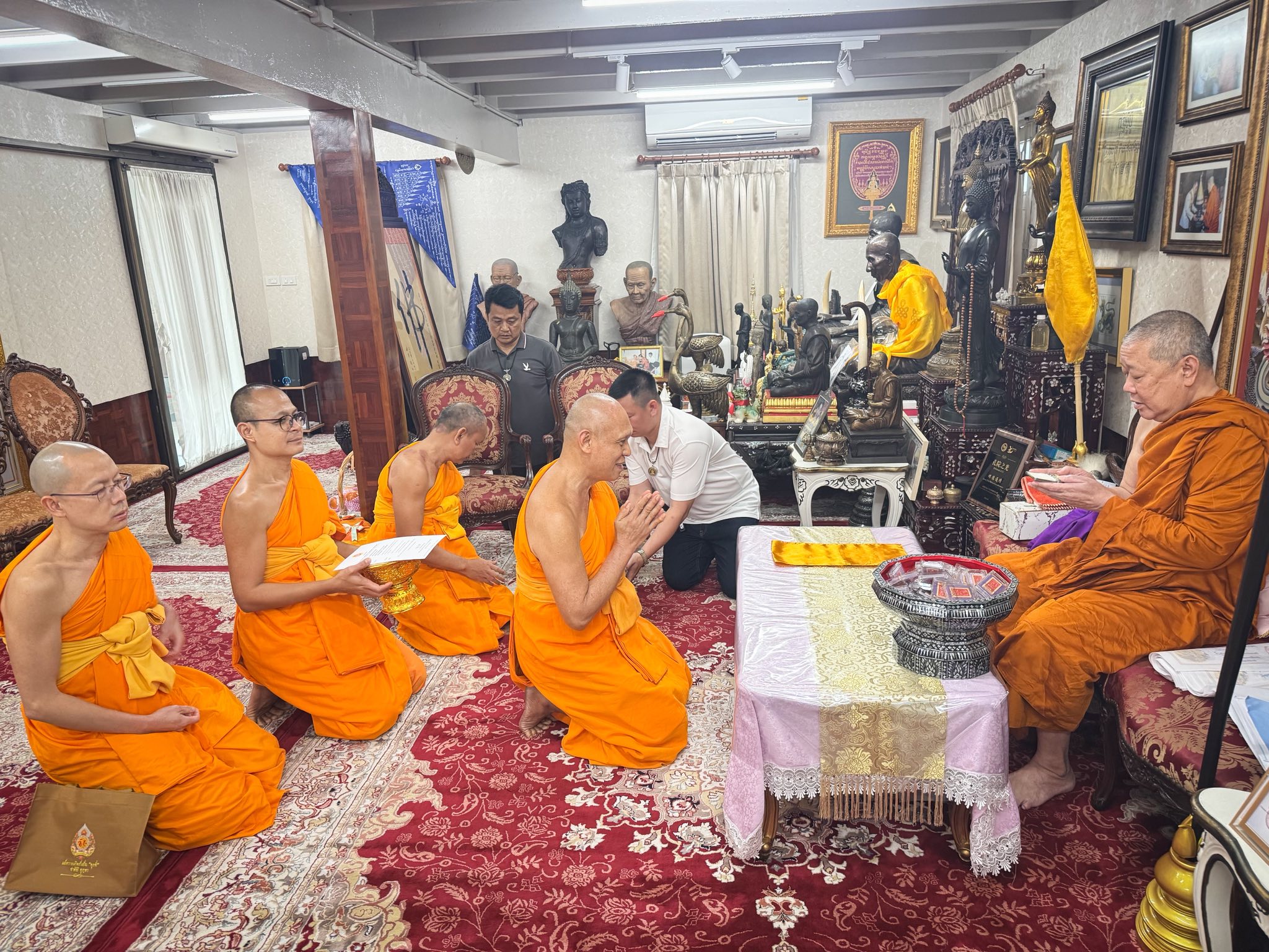 เจ้าคณะใหญ่หนกลาง รับถวายรายงานการขับเคลื่อนภารกิจ 6 ด้านของวัดพระธรรมกาย