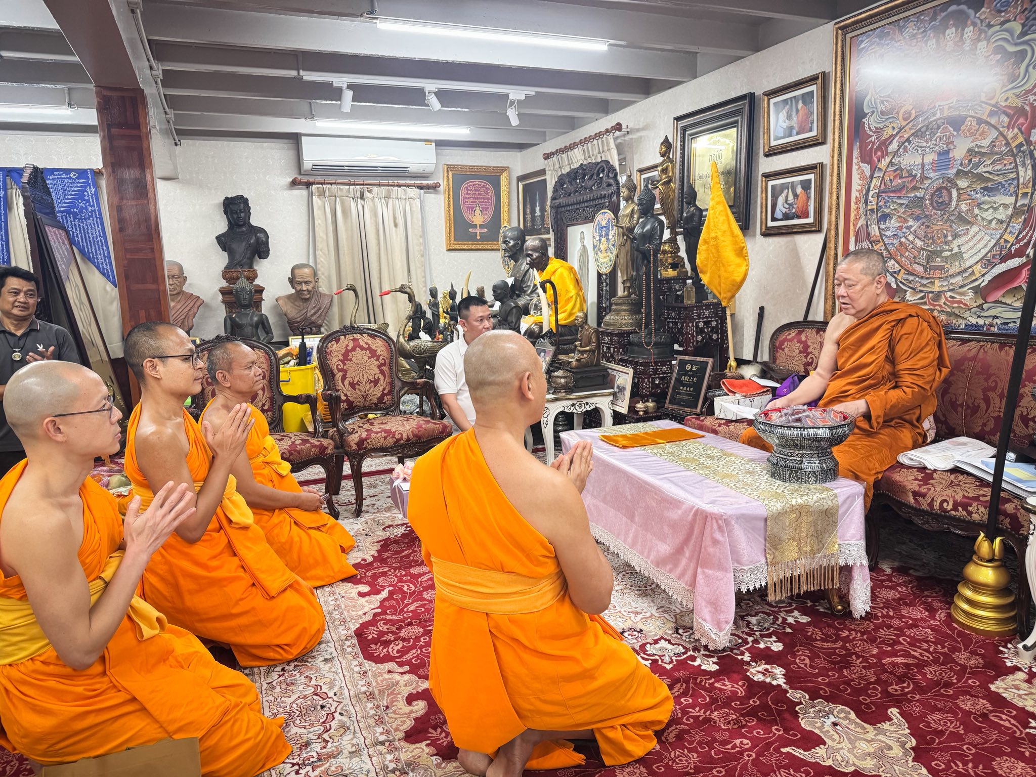 เจ้าคณะใหญ่หนกลาง รับถวายรายงานการขับเคลื่อนภารกิจ 6 ด้านของวัดพระธรรมกาย