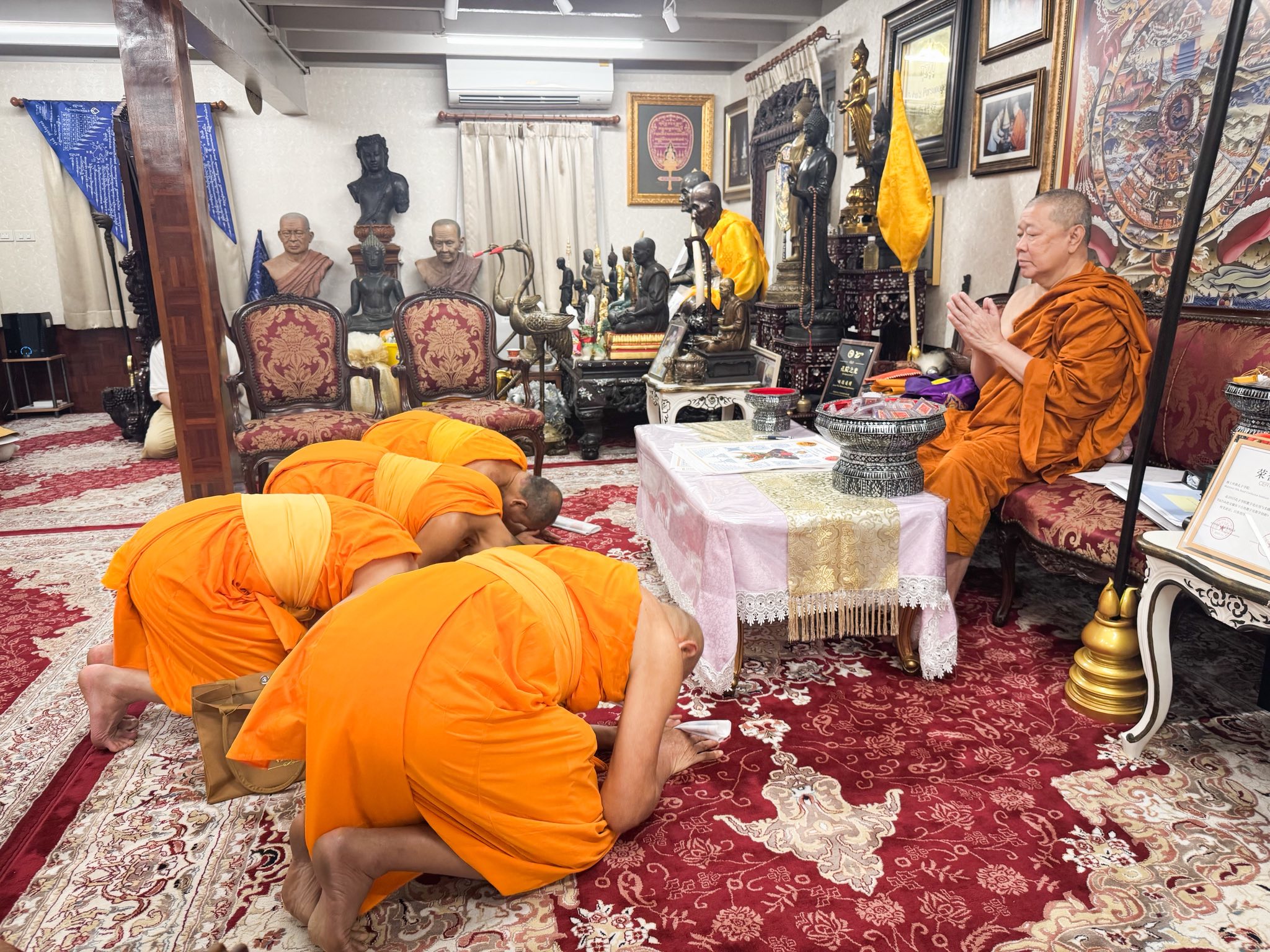 เจ้าคณะใหญ่หนกลาง รับถวายรายงานการขับเคลื่อนภารกิจ 6 ด้านของวัดพระธรรมกาย