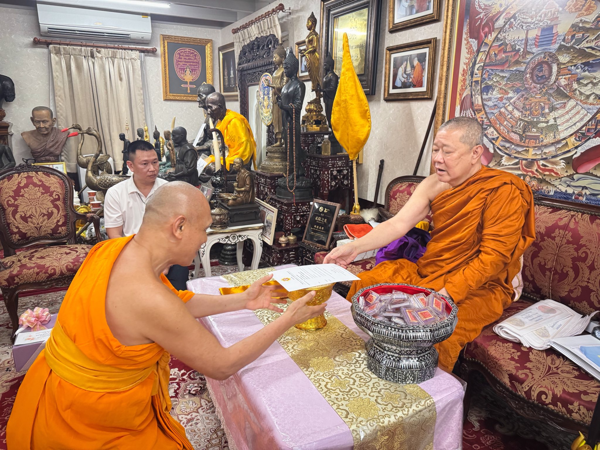 เจ้าคณะใหญ่หนกลาง รับถวายรายงานการขับเคลื่อนภารกิจ 6 ด้านของวัดพระธรรมกาย