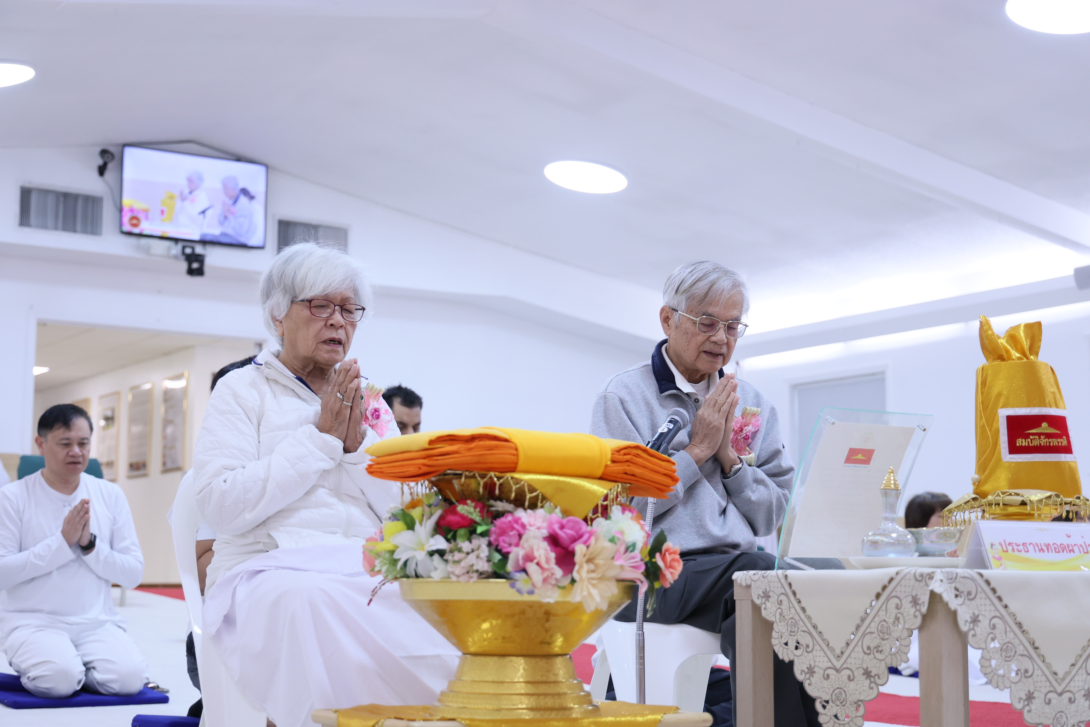 วัดพระธรรมกายจอร์เจีย จัดพิธีทอดผ้าป่าบำรุงวัด