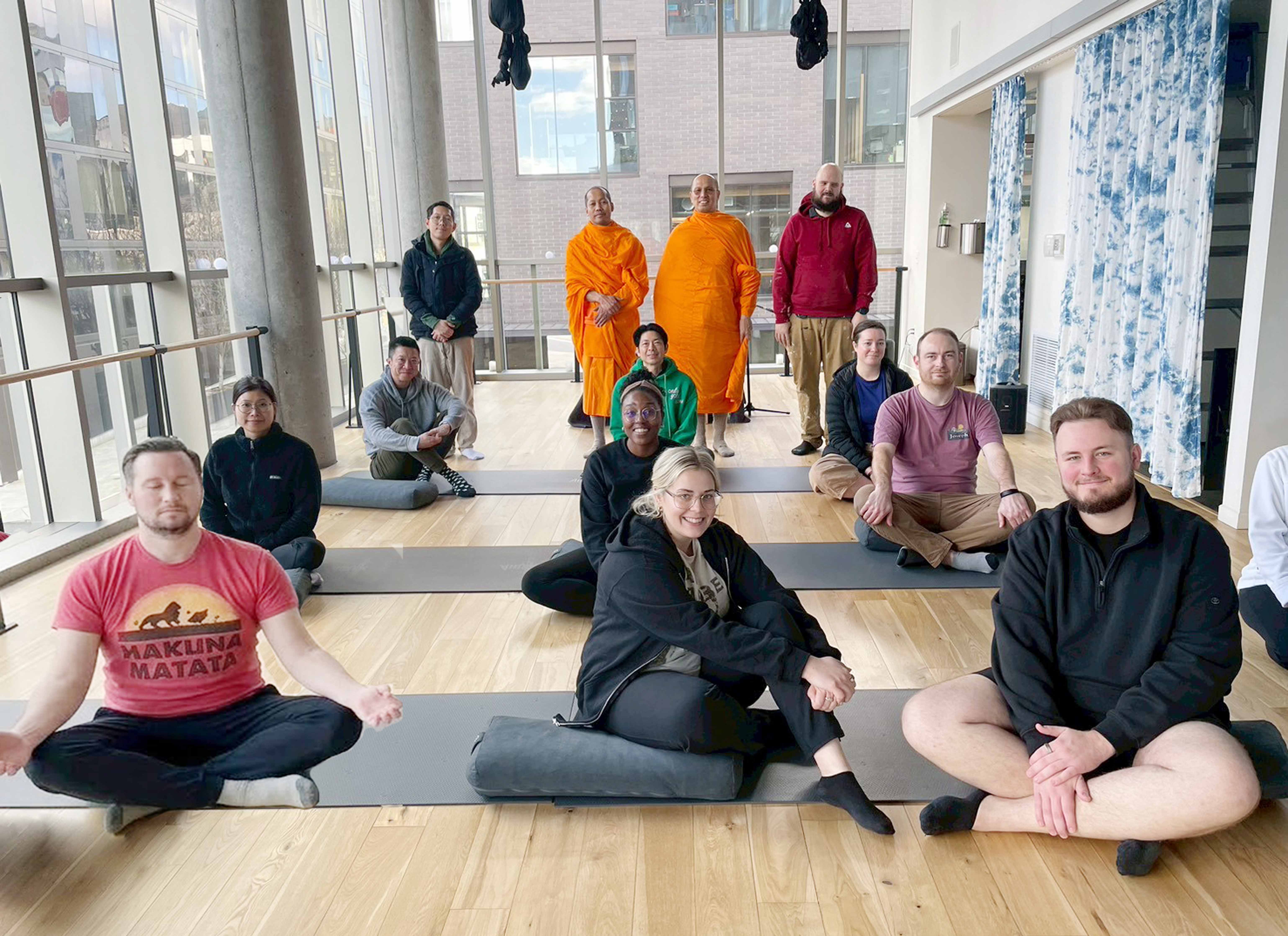 วัดพระธรรมกายออเรกอน จัดกิจกรรมคลาสสมาธิสำหรับชาวท้องถิ่น