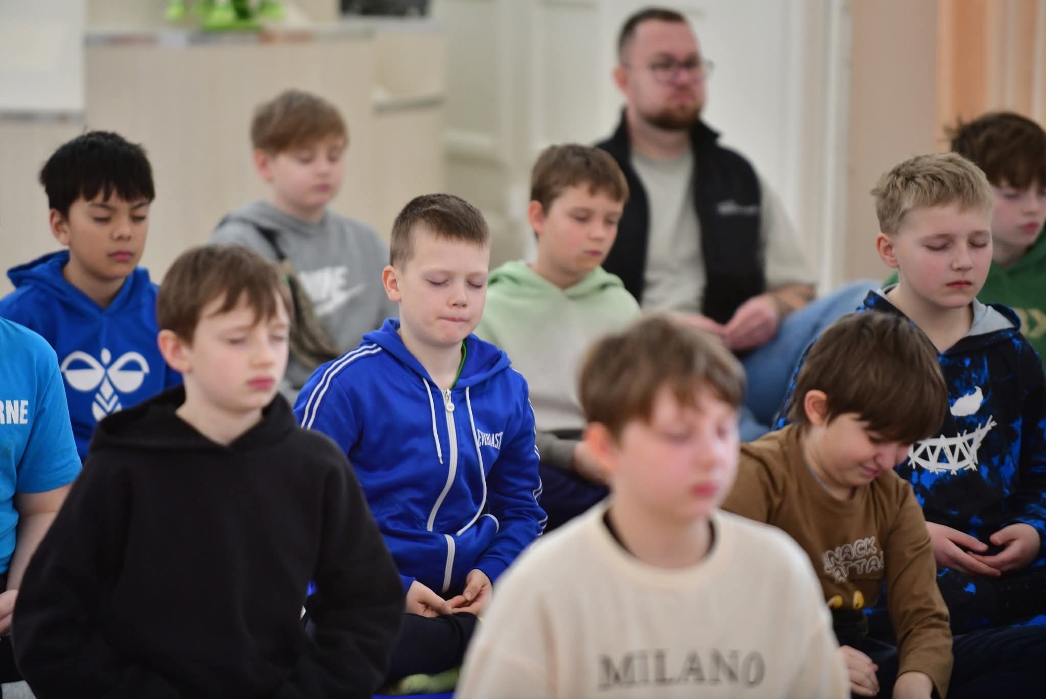 นักเรียนต่างชาติเรียนรู้สมาธิค้นพบความสงบภายใน ณ วัดพระธรรมกายคอร์ซัวร์ ลุสท์สโกว