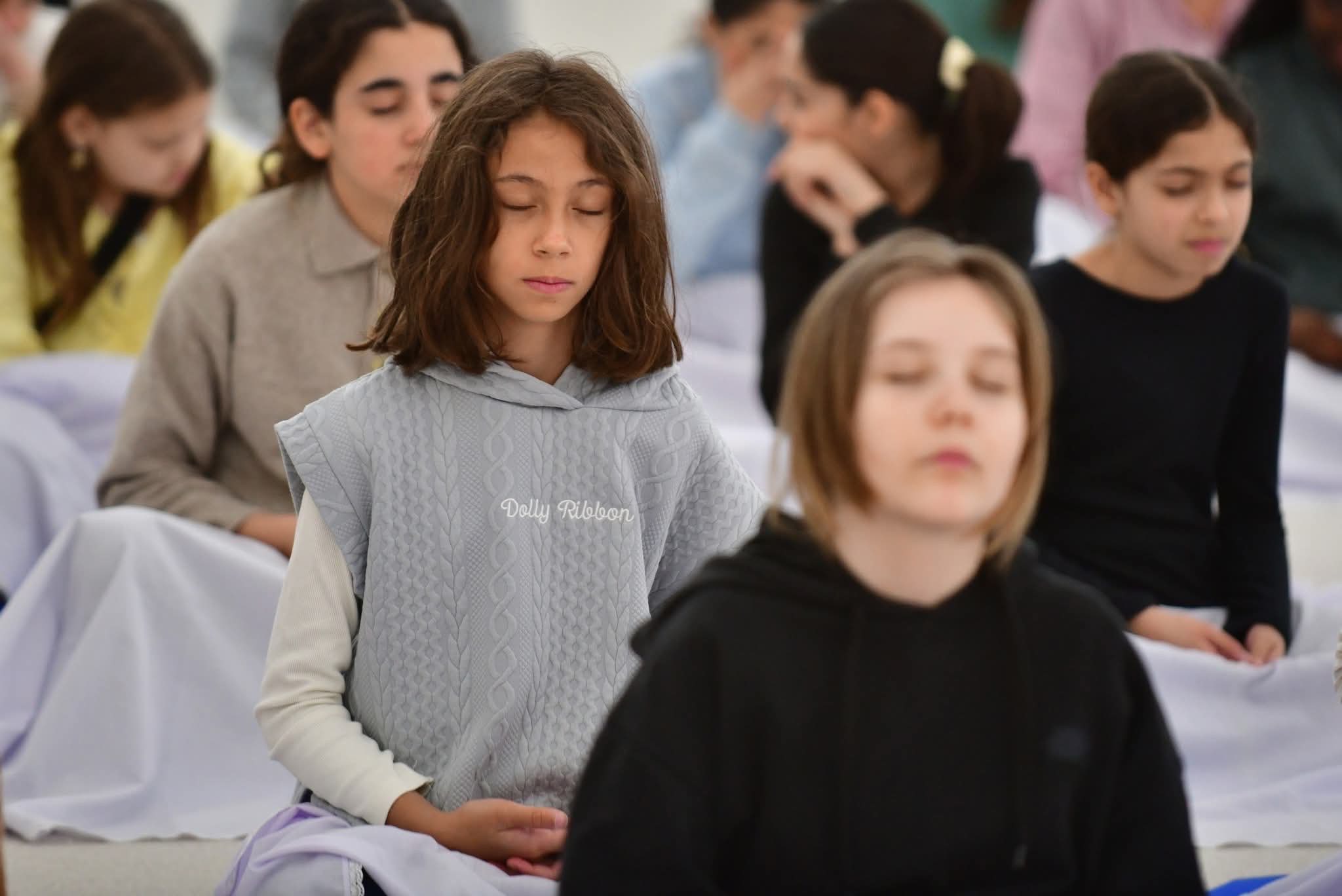นักเรียนต่างชาติเรียนรู้สมาธิค้นพบความสงบภายใน ณ วัดพระธรรมกายคอร์ซัวร์ ลุสท์สโกว